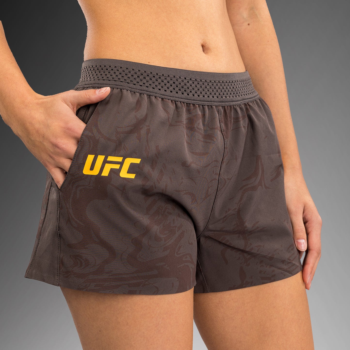UFC Fusion by Venum Fight Week 女士款性能短裤 – 沙色