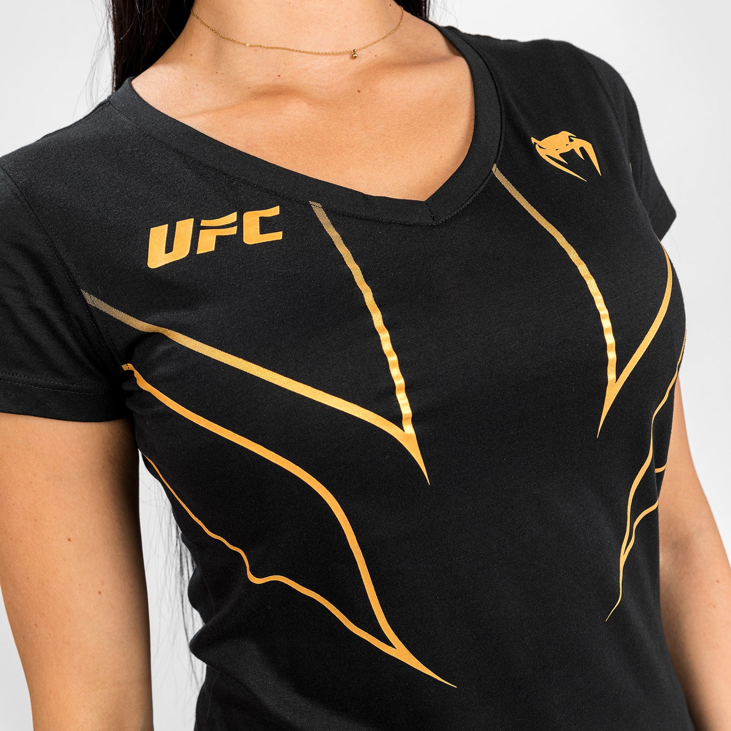 UFC Venum Fight Night 2.0 女士款T恤 – Champion