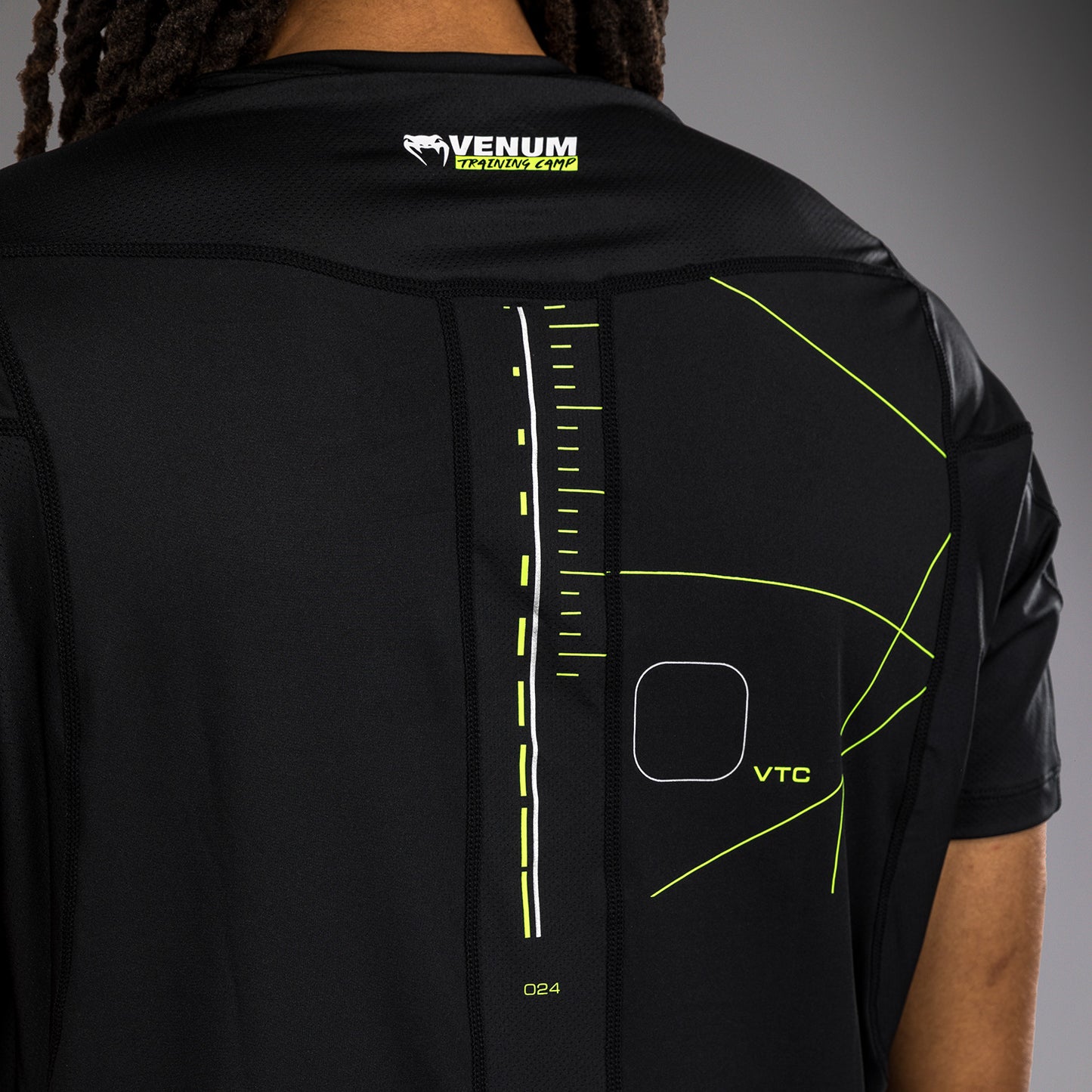 Venum Training Camp 4.0 Dry Tech T恤 – 黑色/荧光绿
