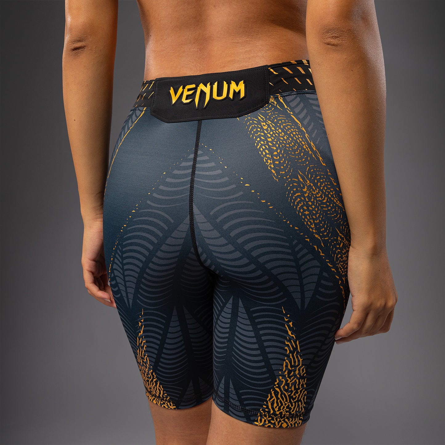Women's UFC Zenith by Venum Champion Authentic 长款综合格斗短裤