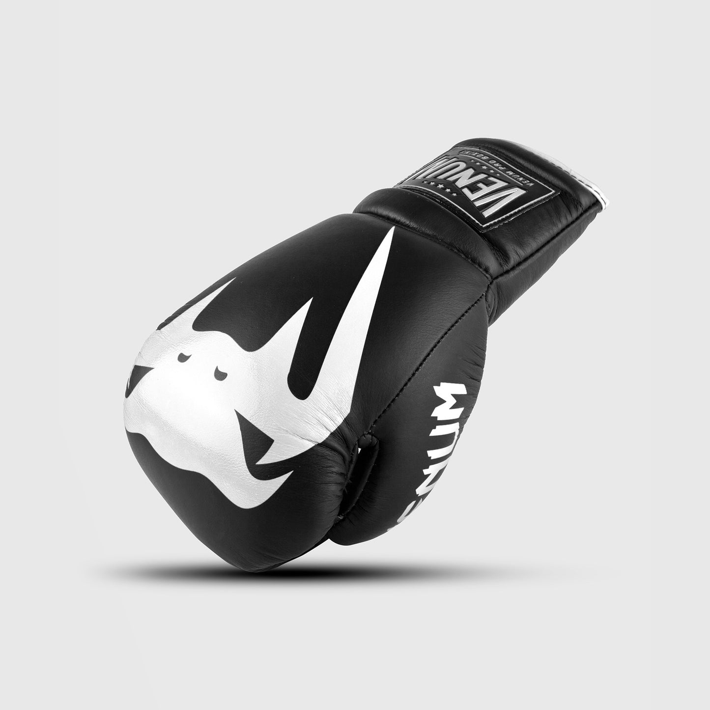 Venum Giant 2.0 Pro 拳击手套–带鞋带