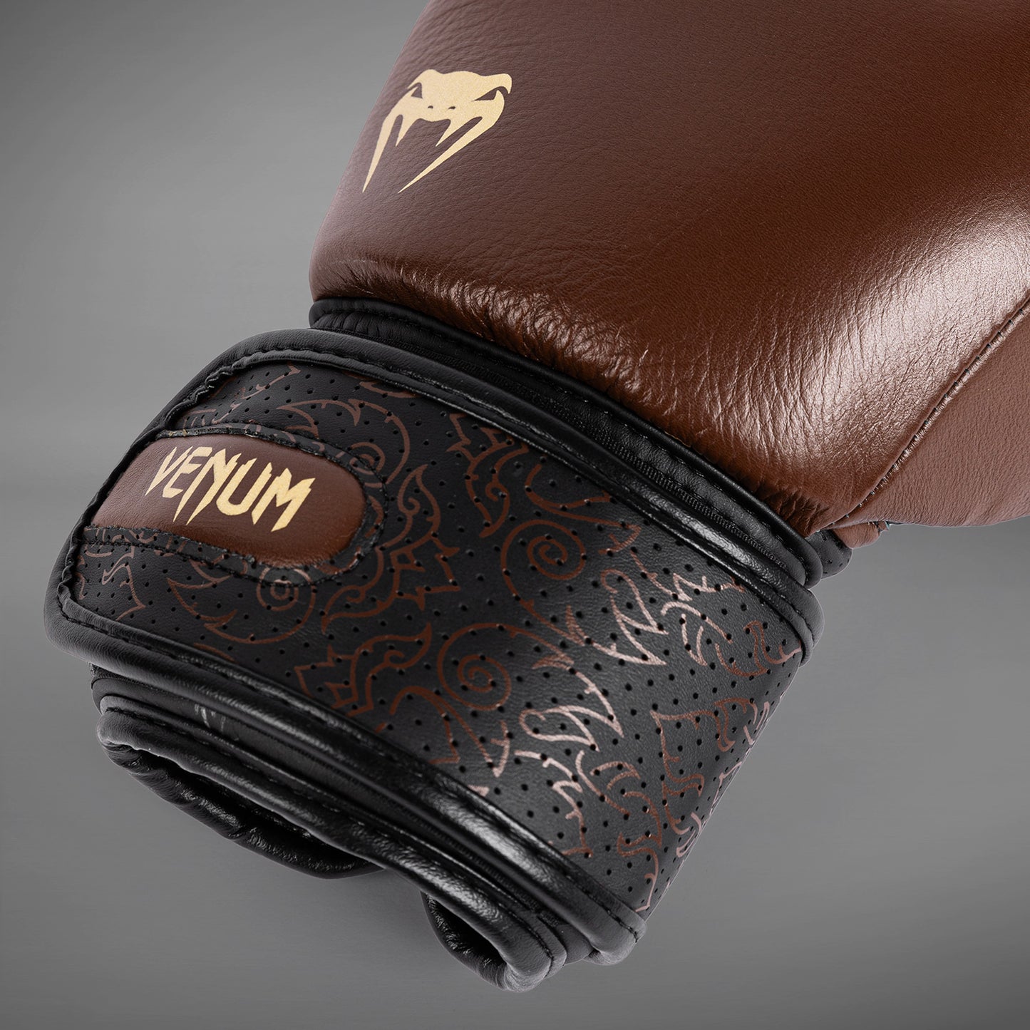 Venum Power 2.0 拳击手套 – 巧克力色