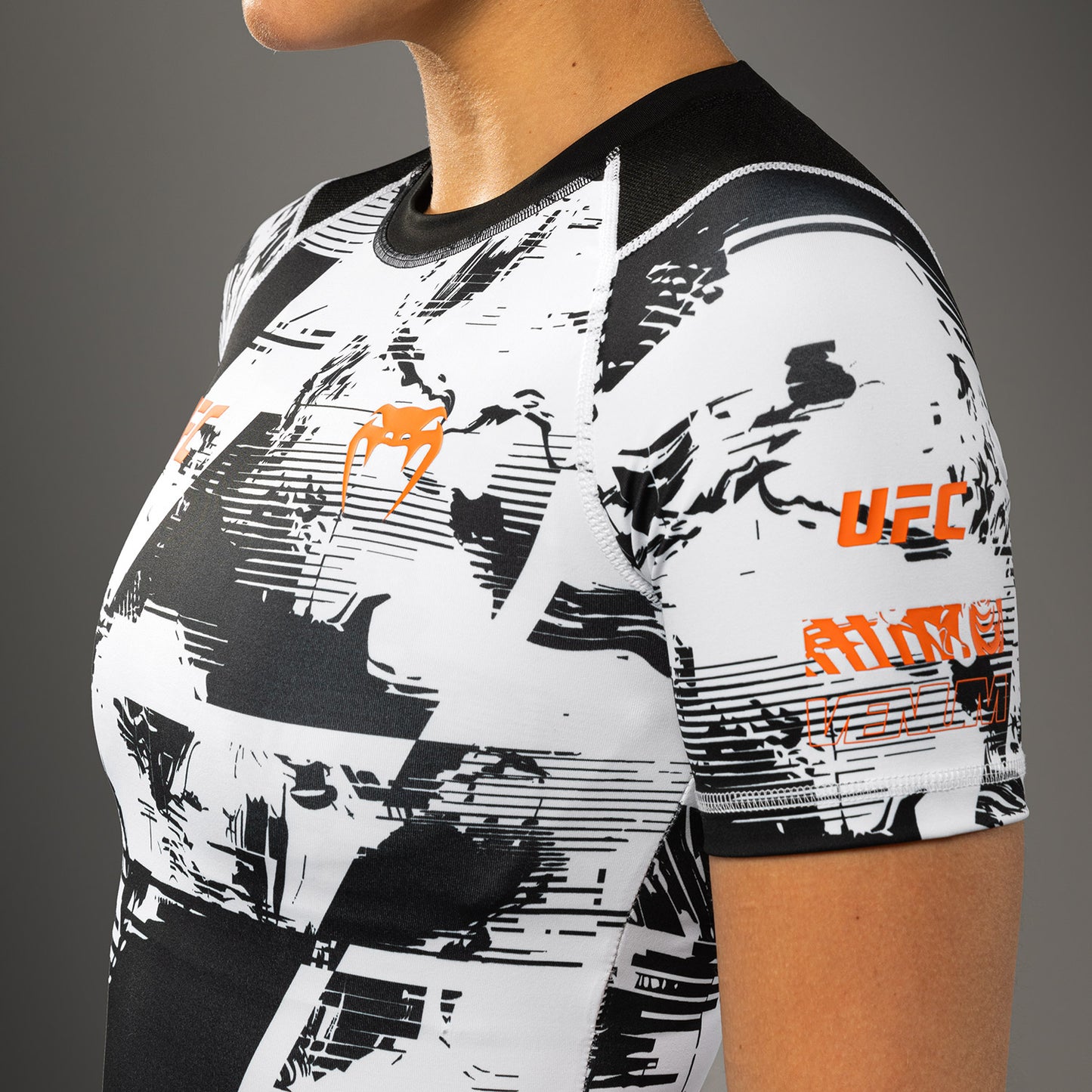Women’s UFC Zenith by Venum 白色正品Fight Week表现短袖紧身防磨衣