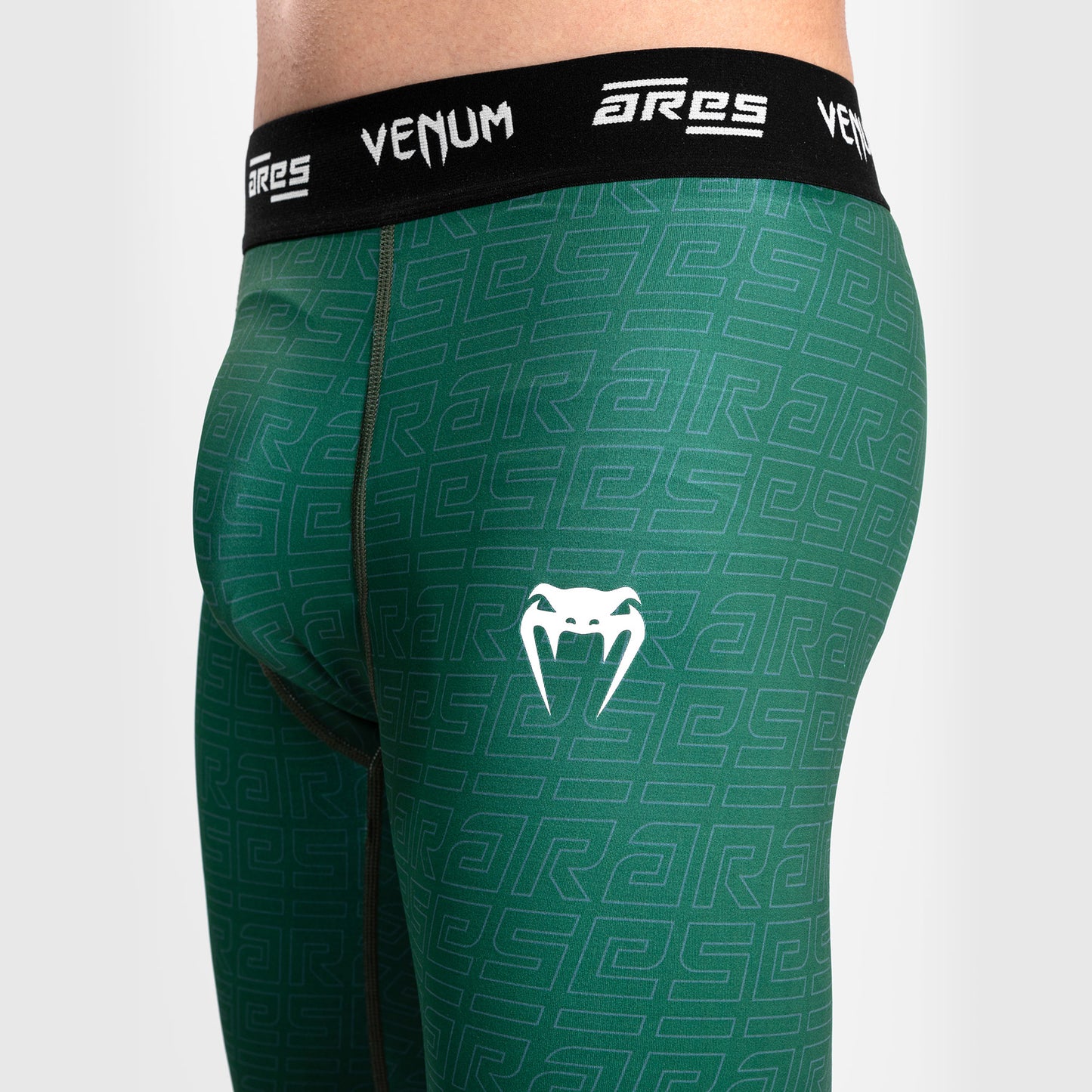 Venum x Ares 2.0 综合格斗短裤 – 卡其色