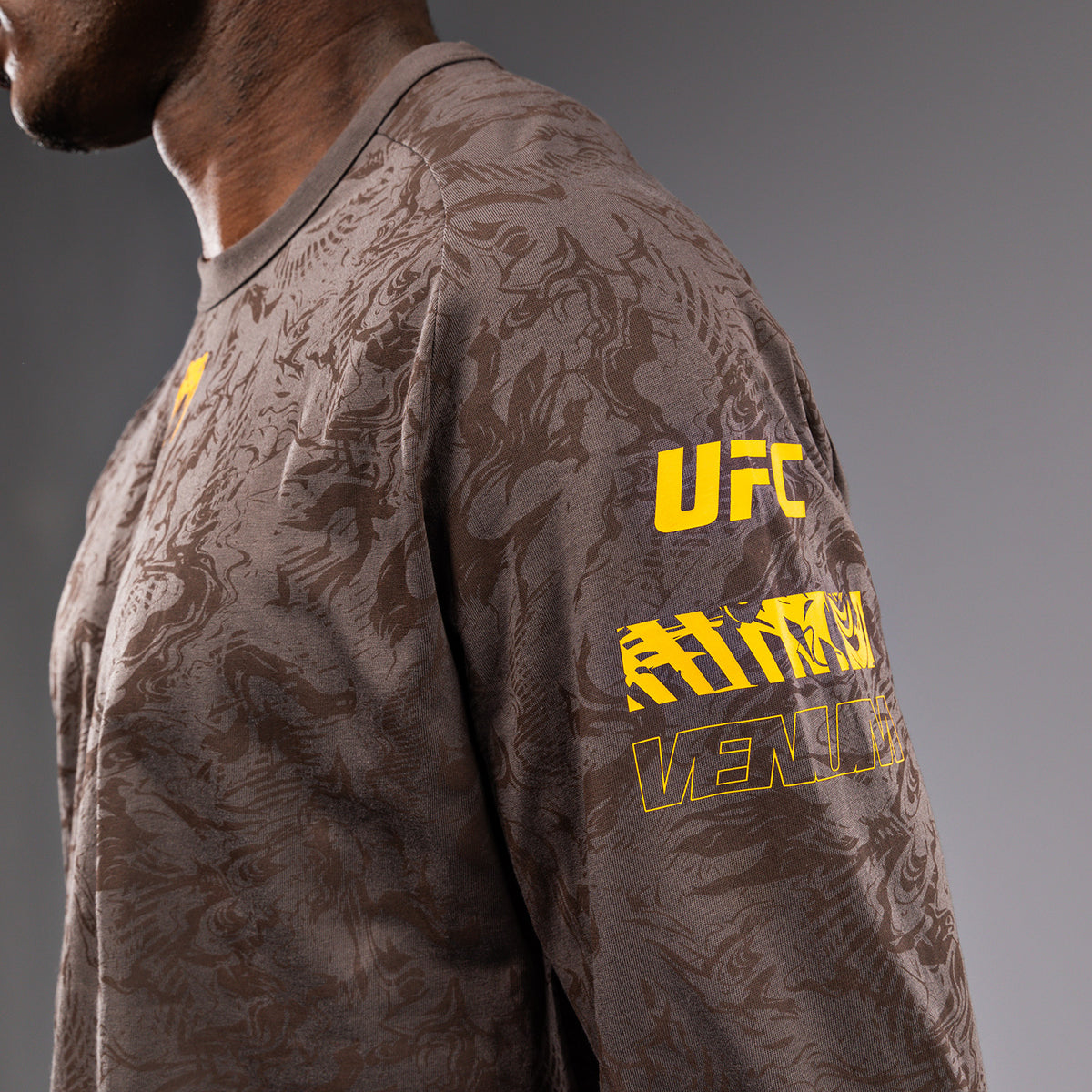 UFC Fusion by Venum Fight Week 男士长袖T恤 – 沙褐色