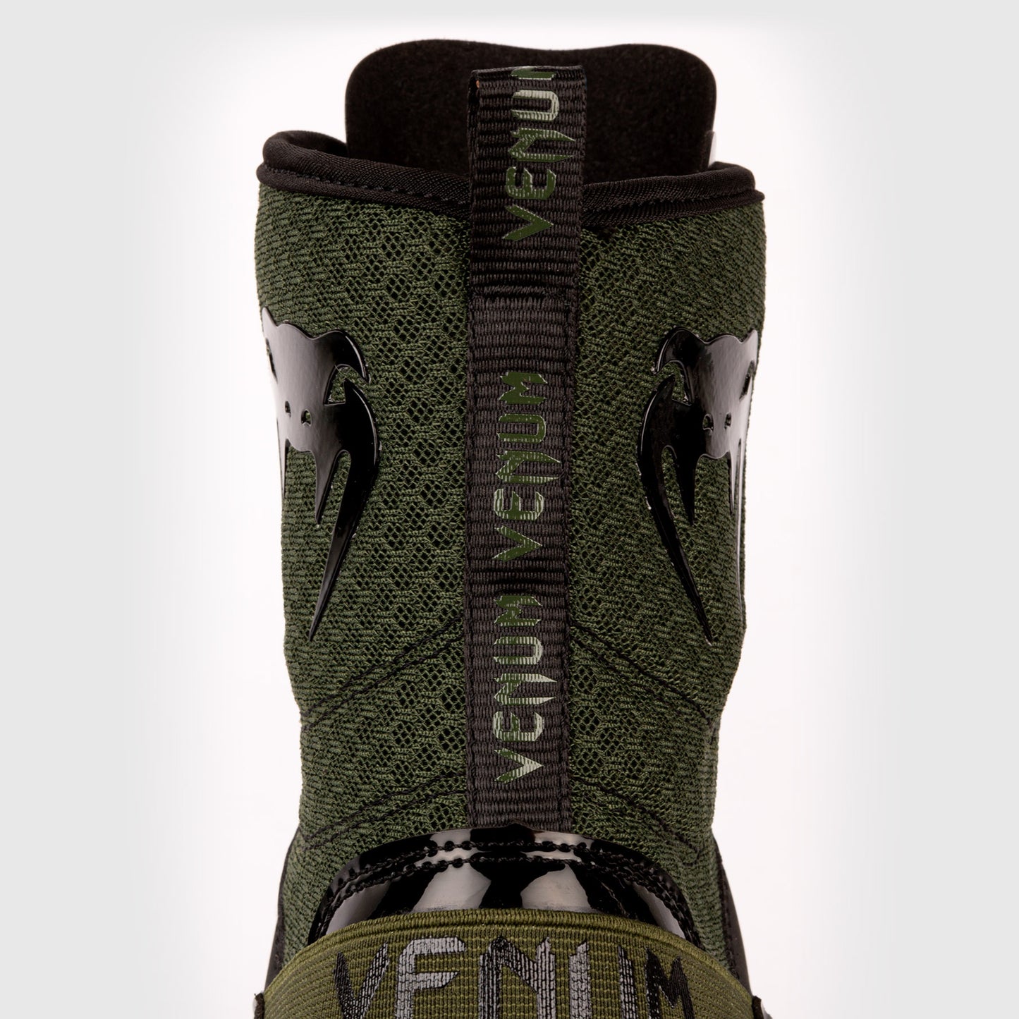 Venum Elite 拳击鞋 – 卡其色
