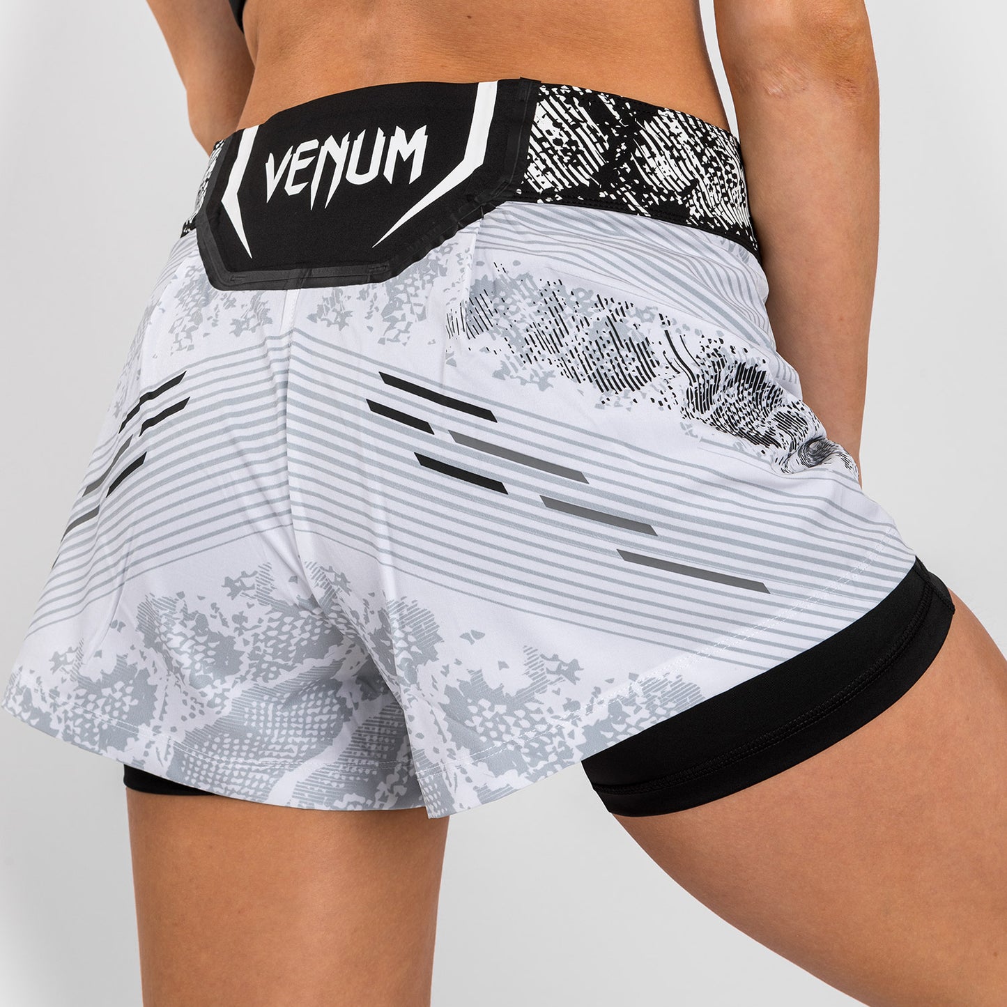 UFC Adrenaline by Venum Authentic Fight Night 女士格斗短裤 – 白色