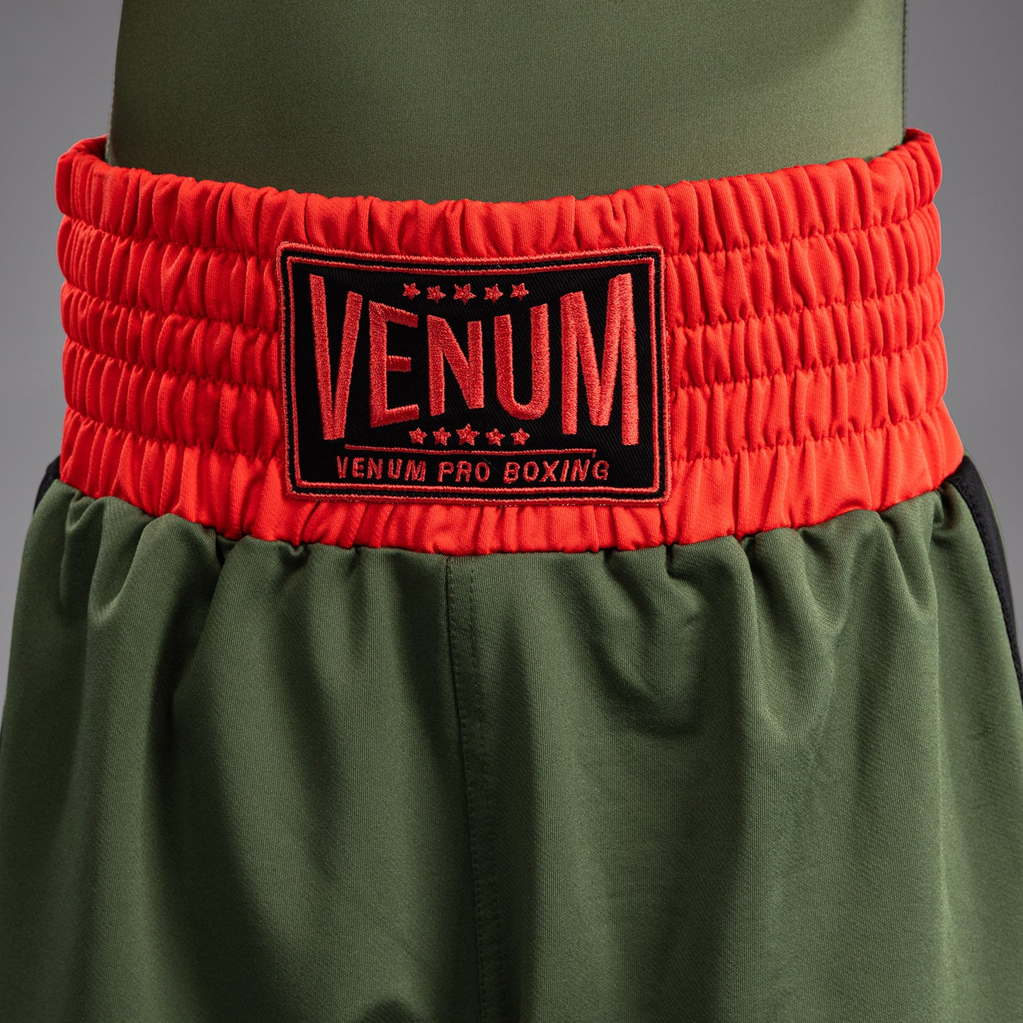Venum Classic 儿童拳击短裤 – 军绿色/橙色