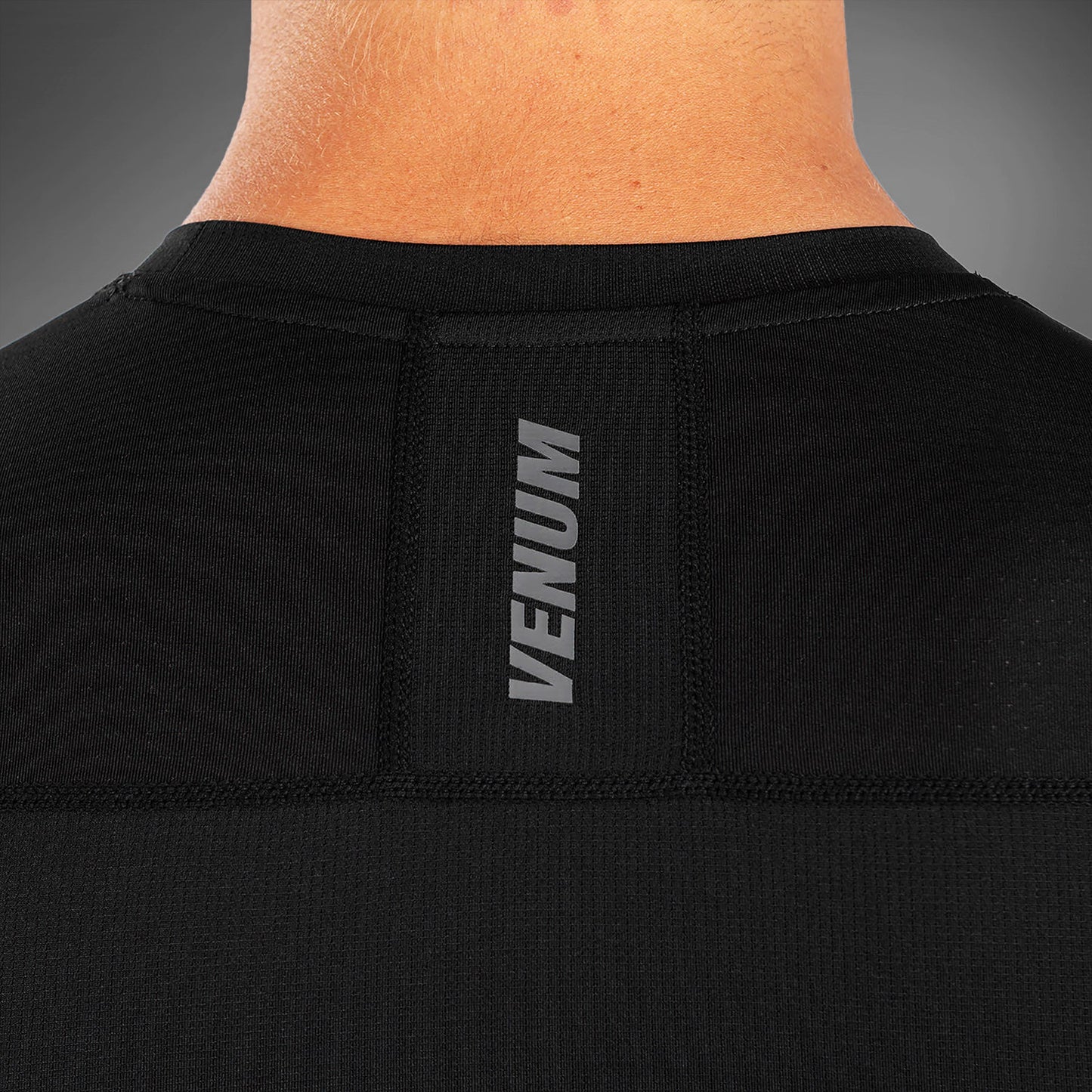Venum G-Fit Air 紧身防磨衣短袖 – 黑色