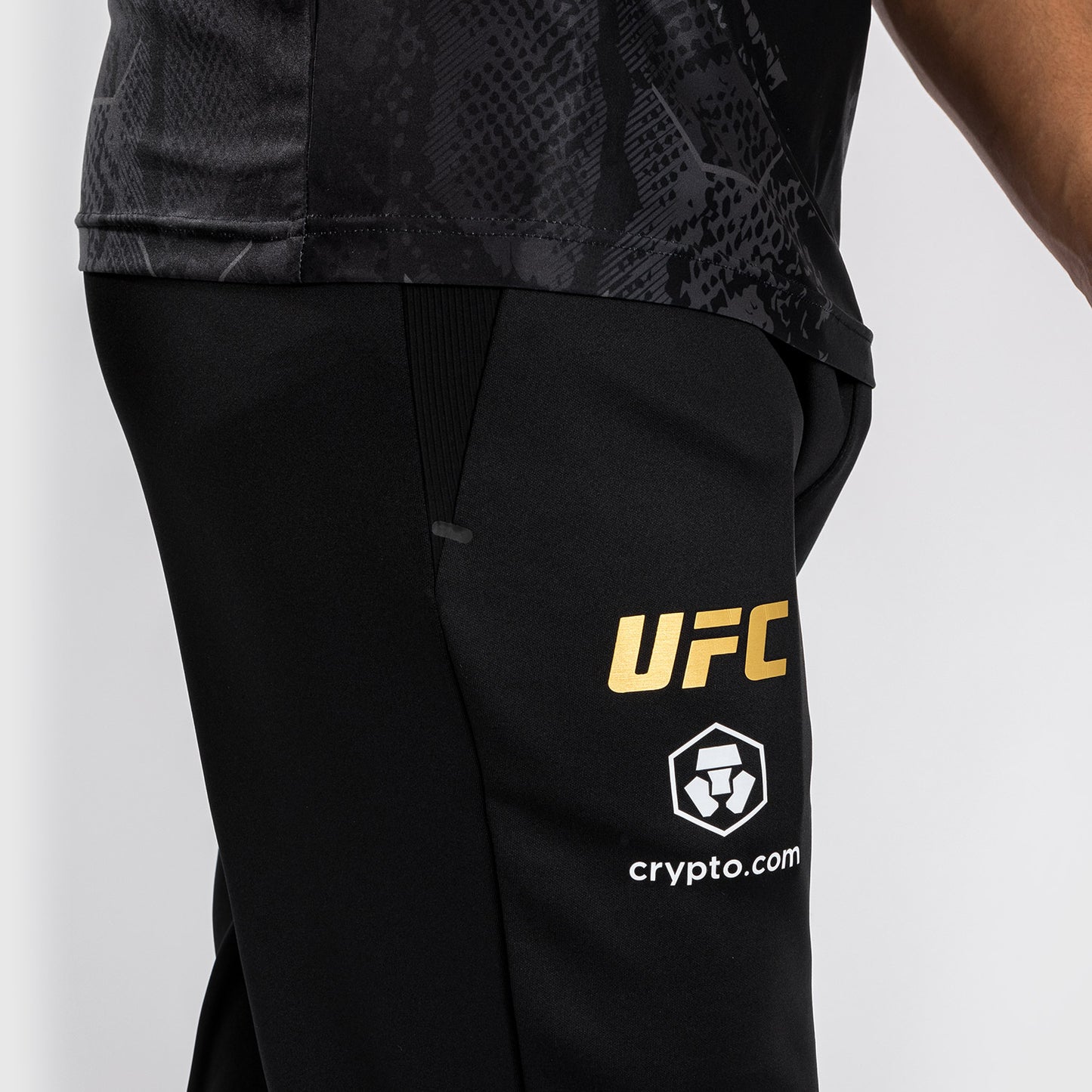 UFC Adrenaline by Venum Authentic Fight Night 男士款出场长裤–冠军