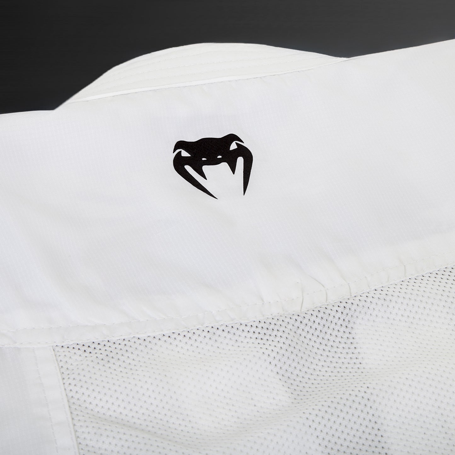 Venum Elite Kumite 空手道服 – 白色