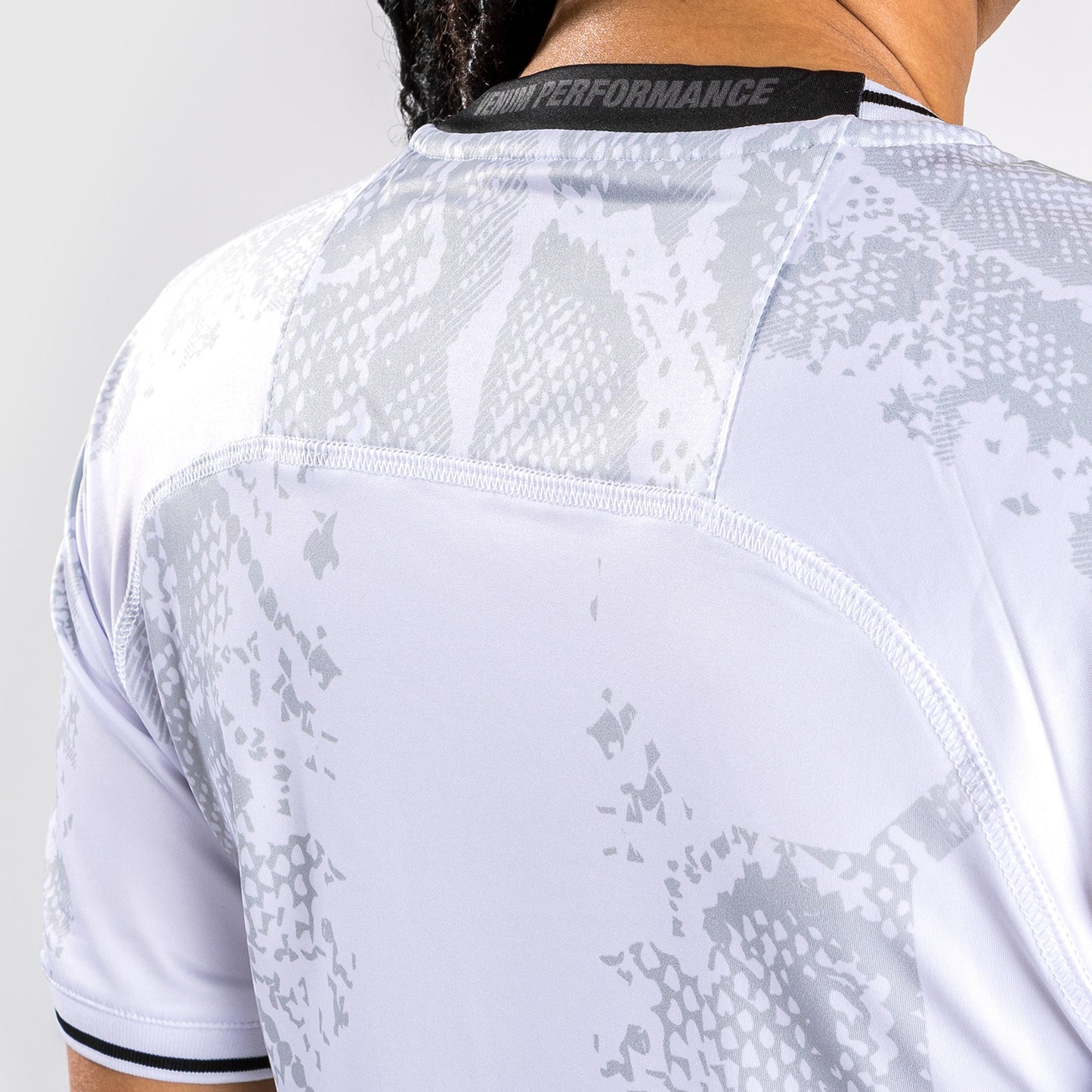 UFC Adrenaline by Venum Authentic Fight Night 女士款出场球衣 – 白色