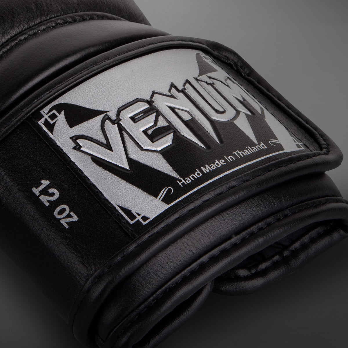 Venum Giant 3.0 拳击手套 - Nappa皮革 - 黑色/银色