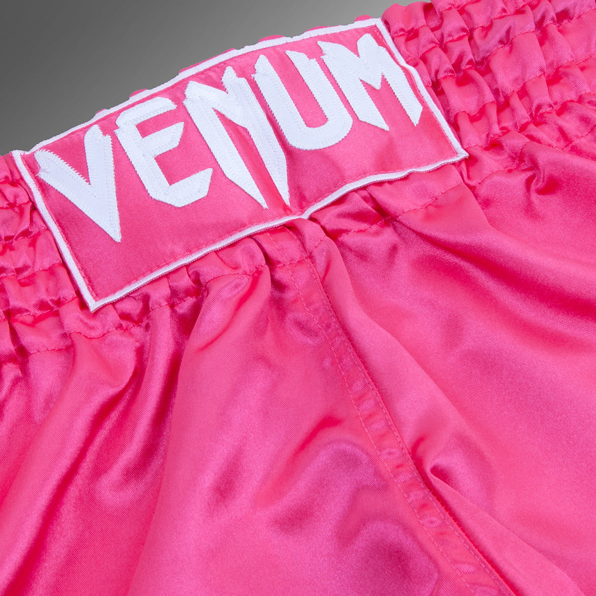 Venum Classic 泰拳短裤 – 粉红色/白色