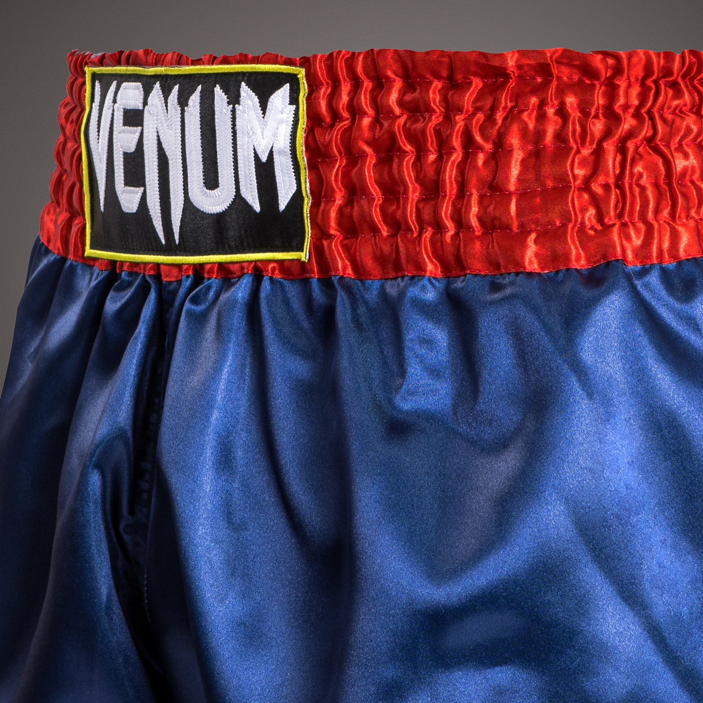Venum Classic 泰拳短裤 – 蓝色/红色/白色