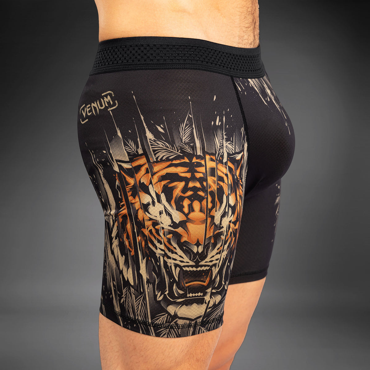 Venum Tiger 男士综合格斗短裤 – 黑色/荧光橙