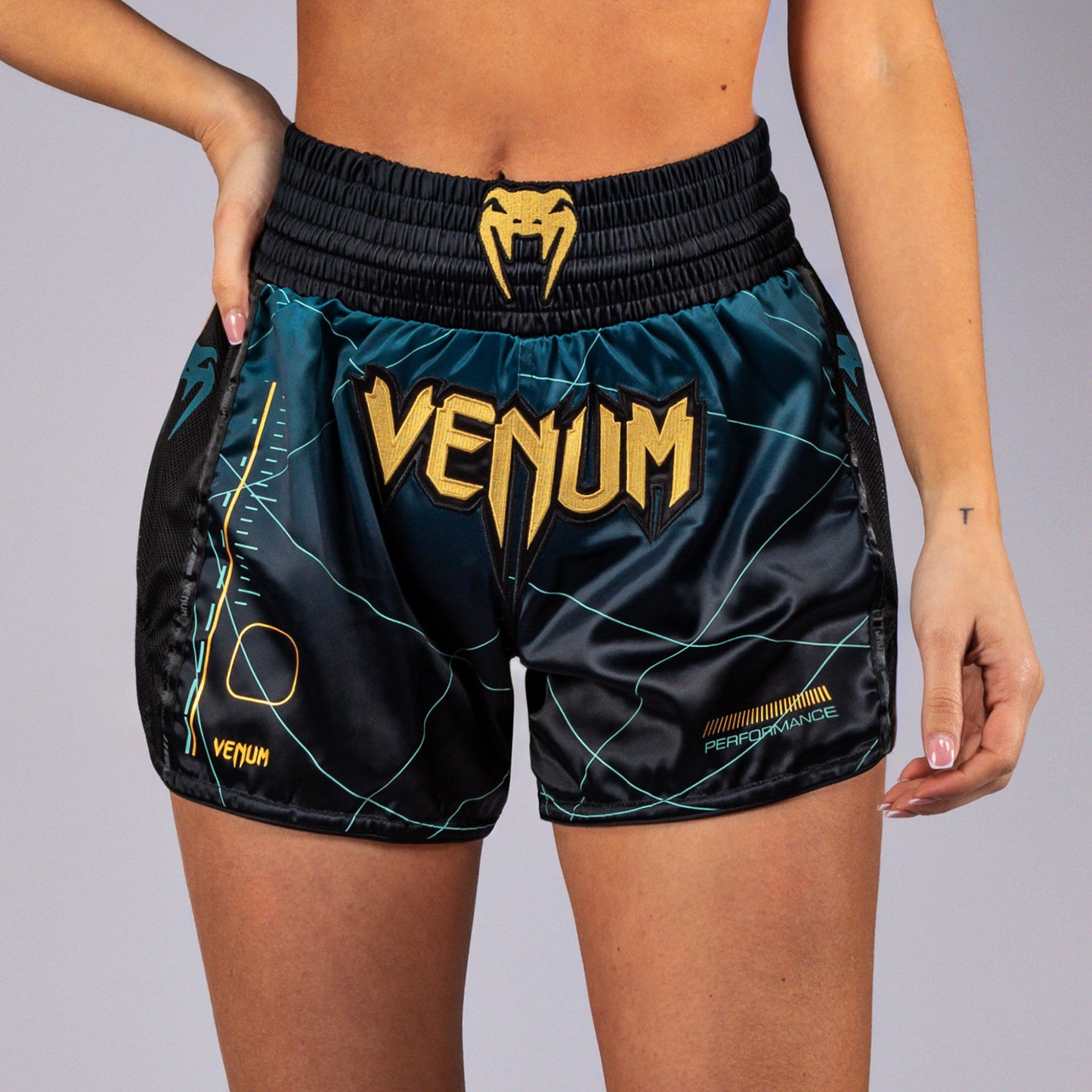 Venum Tactical XT 泰拳短裤 – 黑色/森林绿