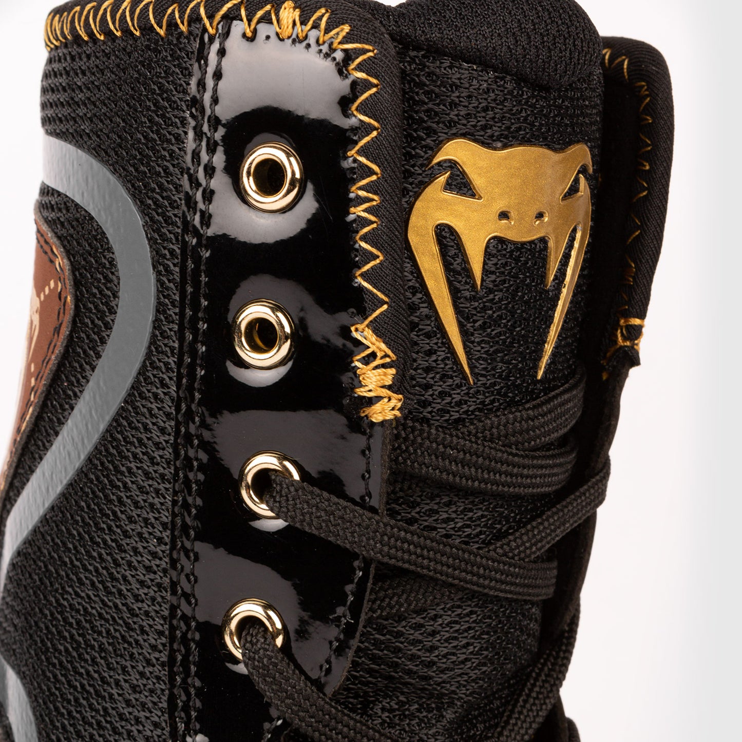 Venum Elite Evo Monogram 拳击鞋 – 黑色/棕色
