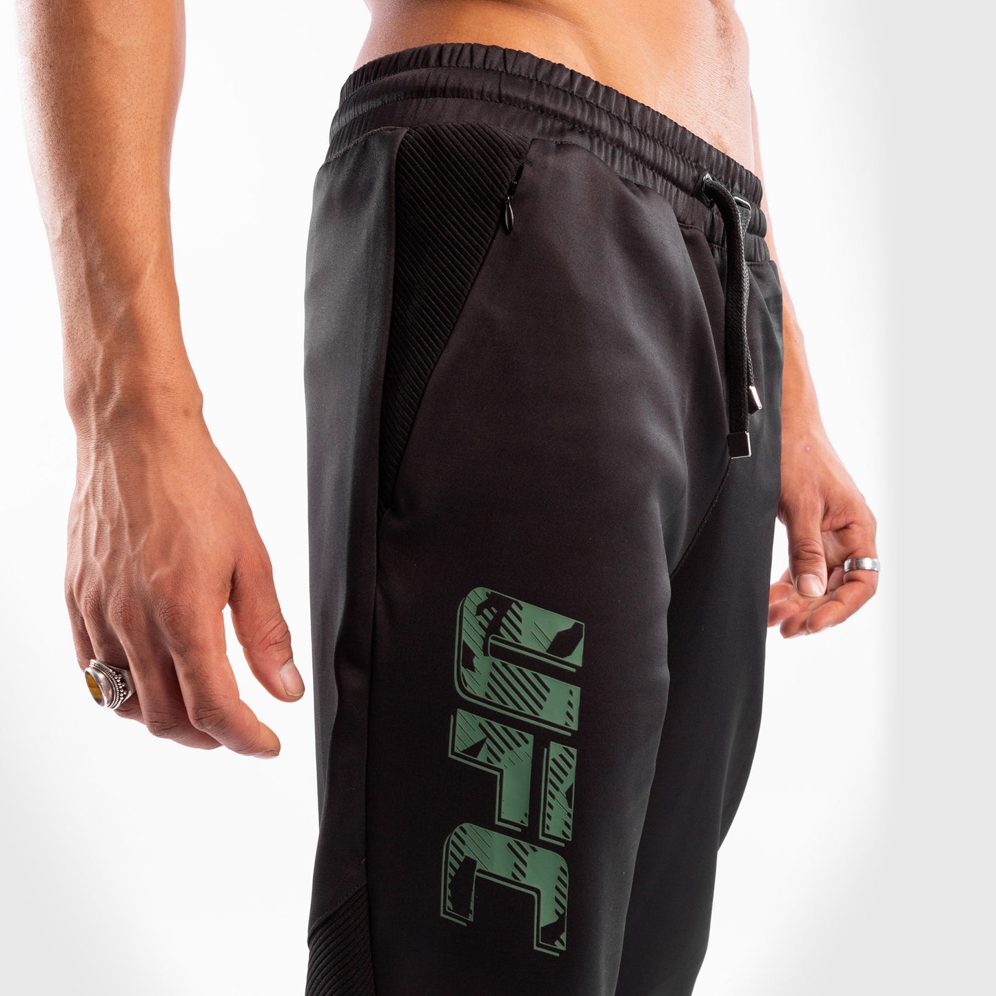 UFC Venum Authentic Fight Week 男士长裤 – 卡其色