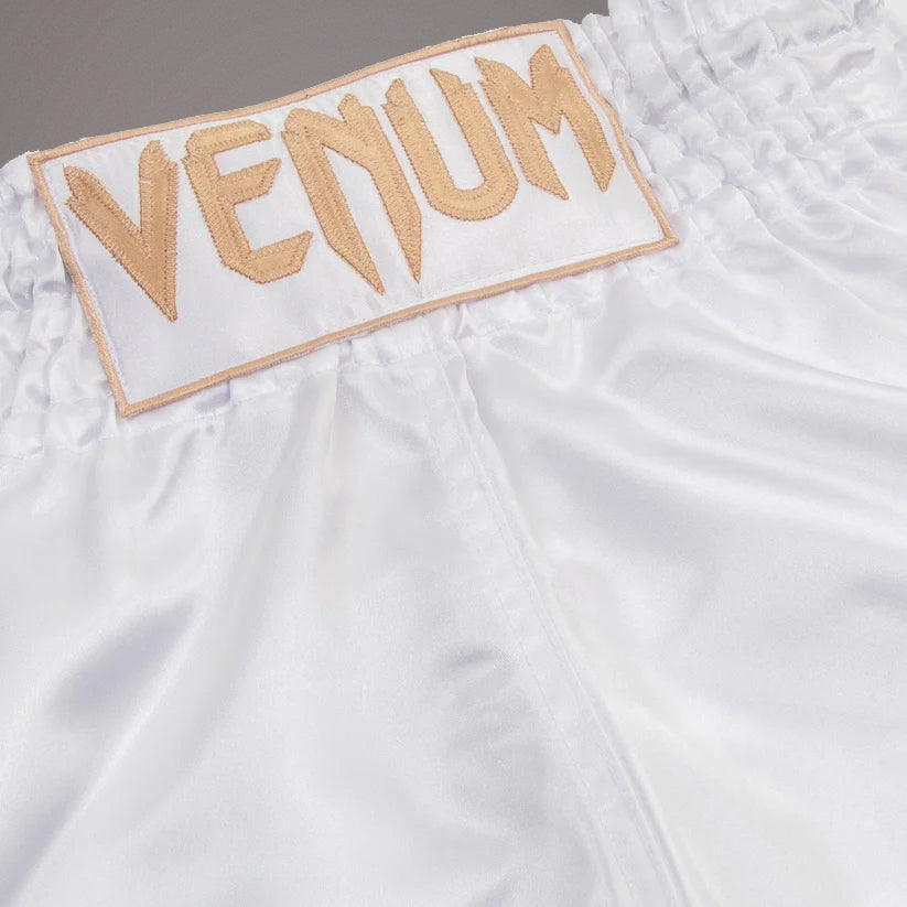 Venum Classic 泰拳短裤 – 白色/金色