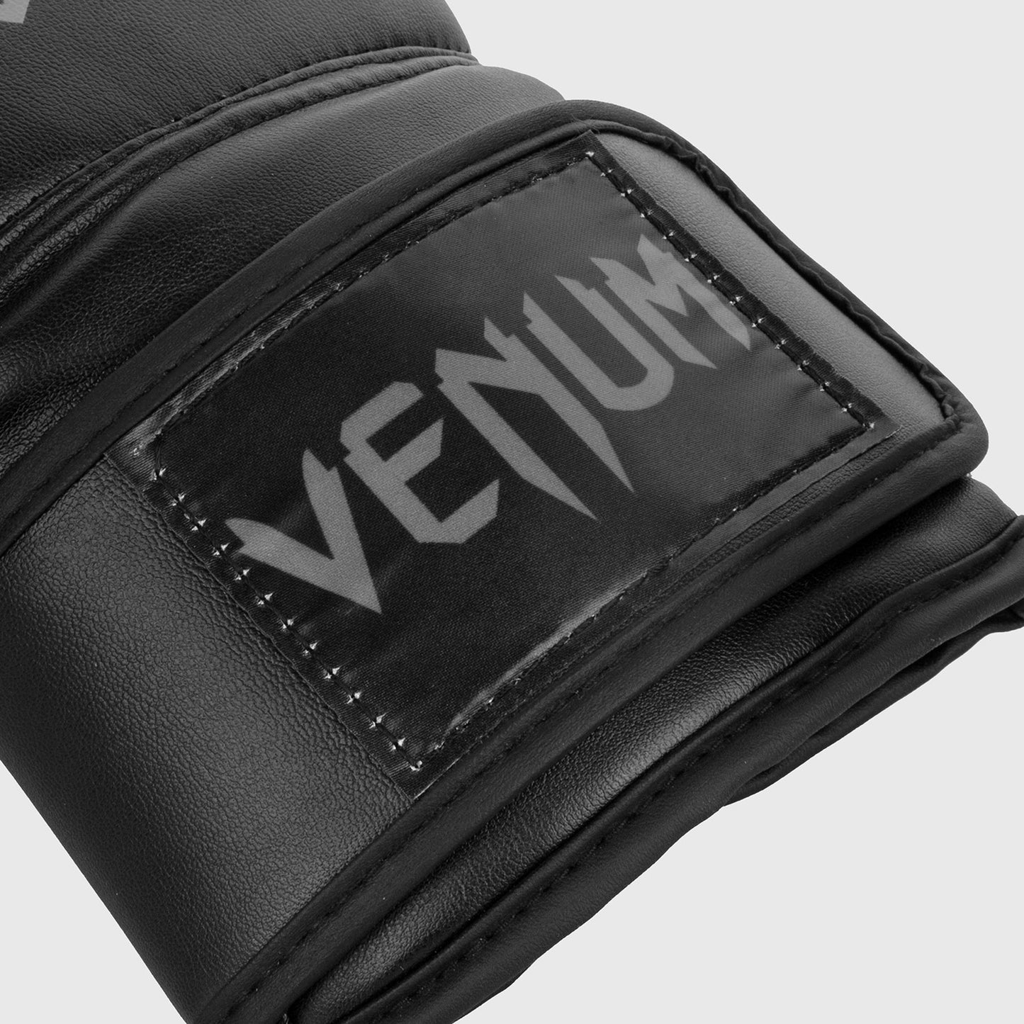 Venum Contender 拳击手套 – 黑色/灰色