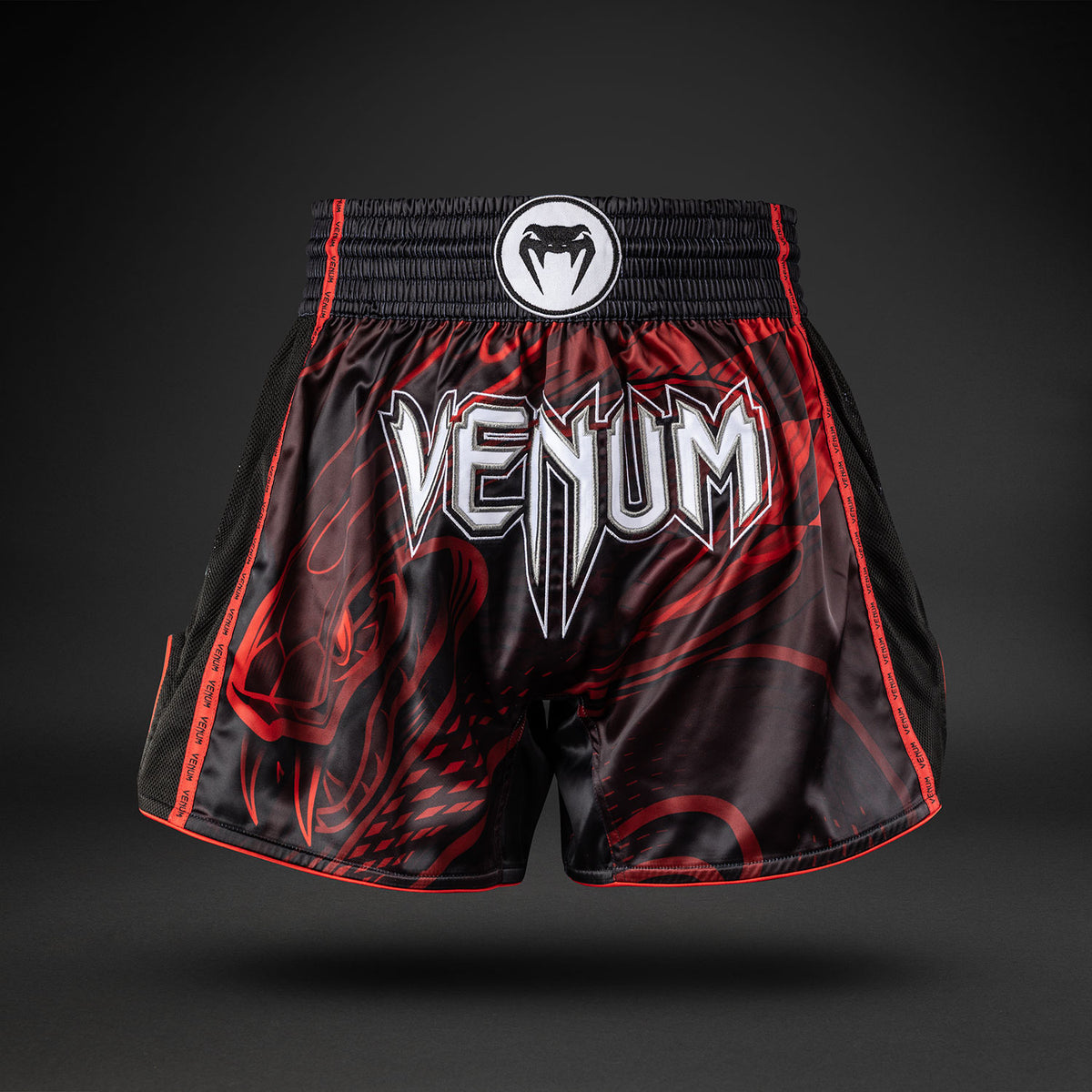 Venum Crimson Viper 2.0 泰拳短裤 - 黑色/红色