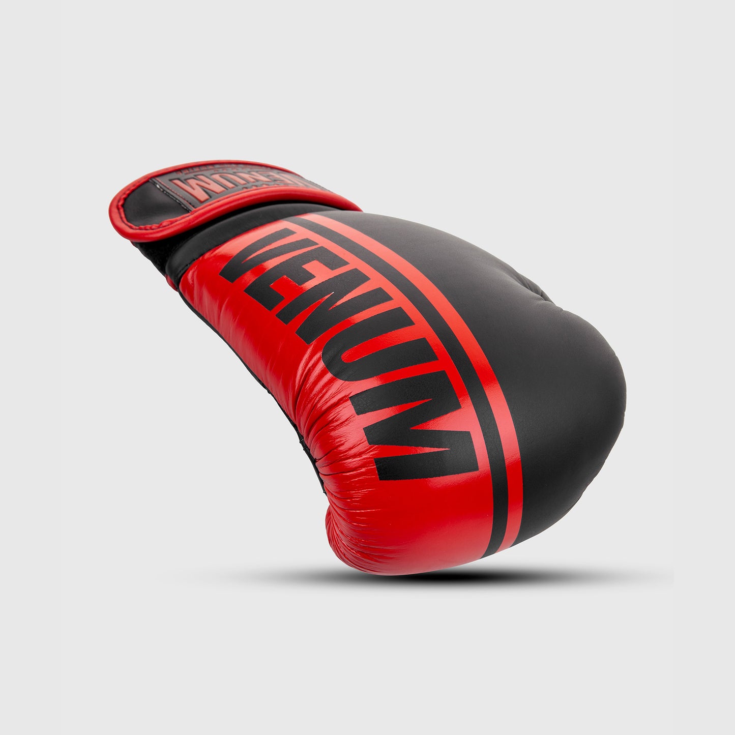 Venum Shield Pro 拳击手套魔术贴 – 黑色/红色