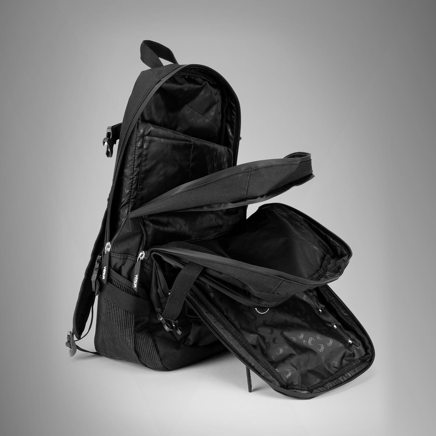 Venum Challenger Pro Evo 背包 (20-25L) – 黑色/白色
