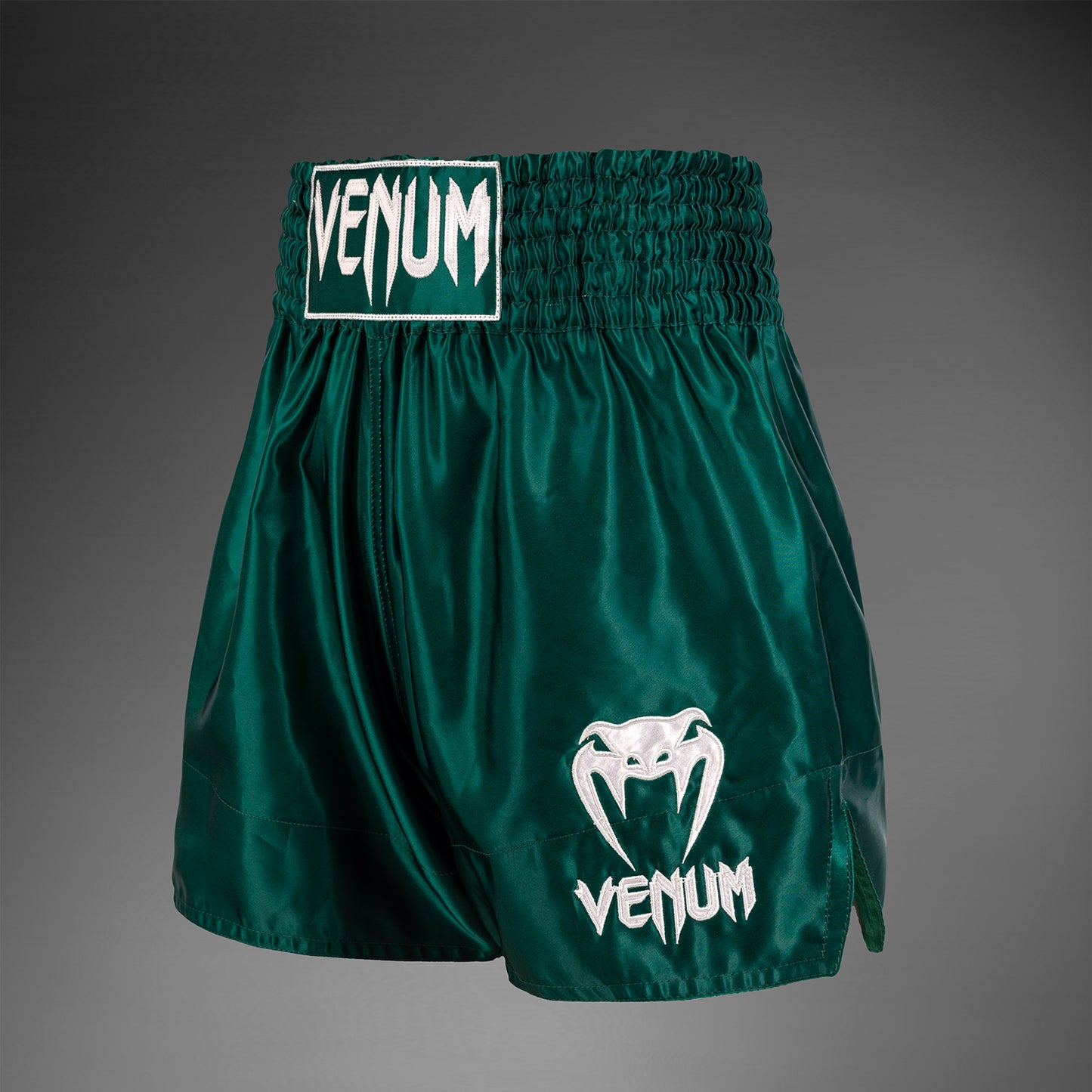 Venum Classic 泰拳短裤 – 森林绿
