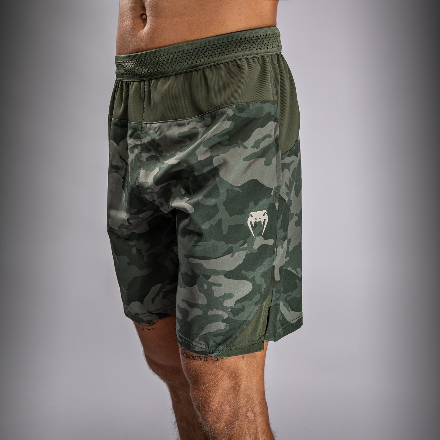 Venum G-Fit Air 男士训练短裤 – 军绿色迷彩