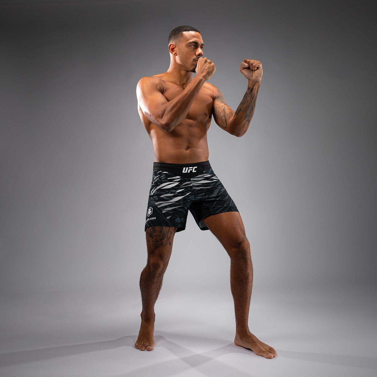 UFC Fusion by Venum Authentic Fight Night 男士格斗短裤 – 短款 – 黑色