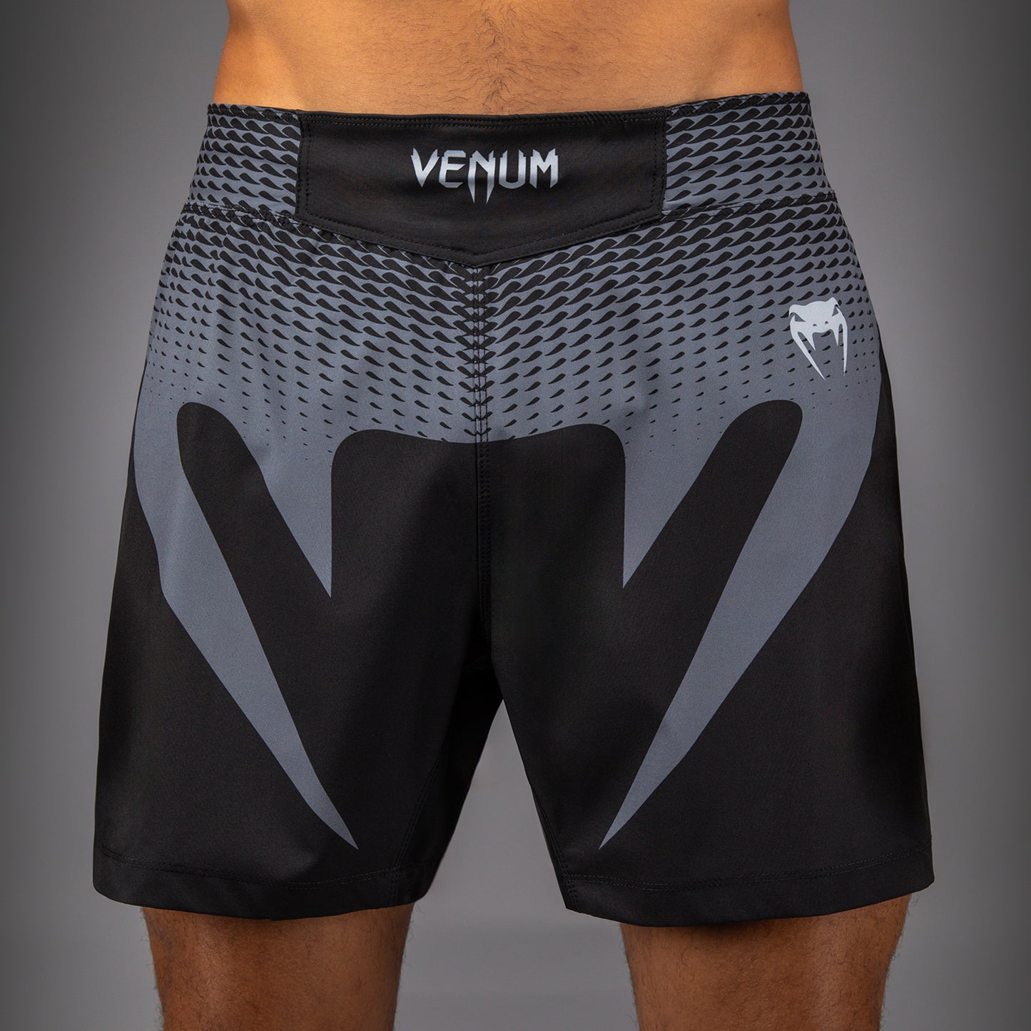 Venum No Gi 综合格斗短裤 – 黑色/银灰色