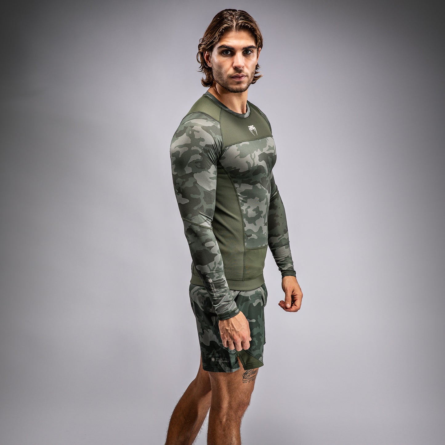 Venum G-Fit Air 男士长袖紧身防磨衣 – 军绿色迷彩