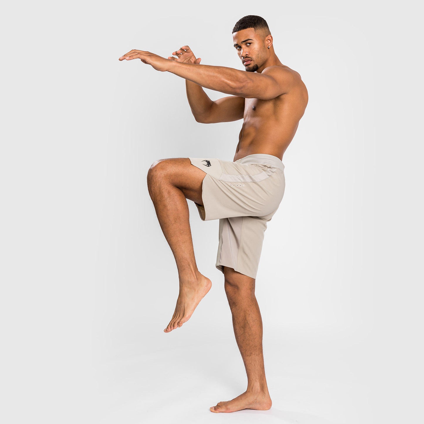 Venum G-Fit Air 格斗短裤 – 沙色