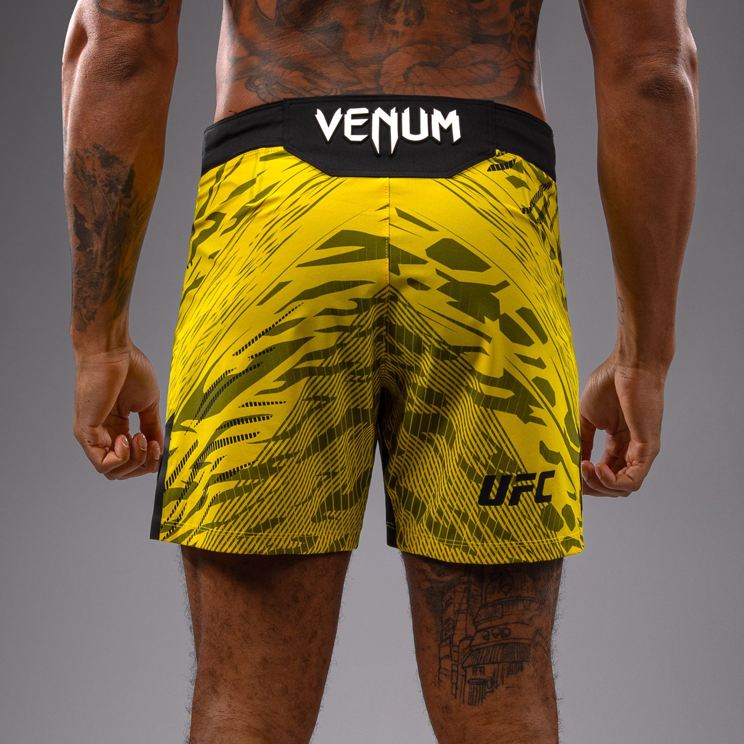 UFC Fusion by Venum Authentic Fight Night 男士格斗短裤 – 短款 – 黄色