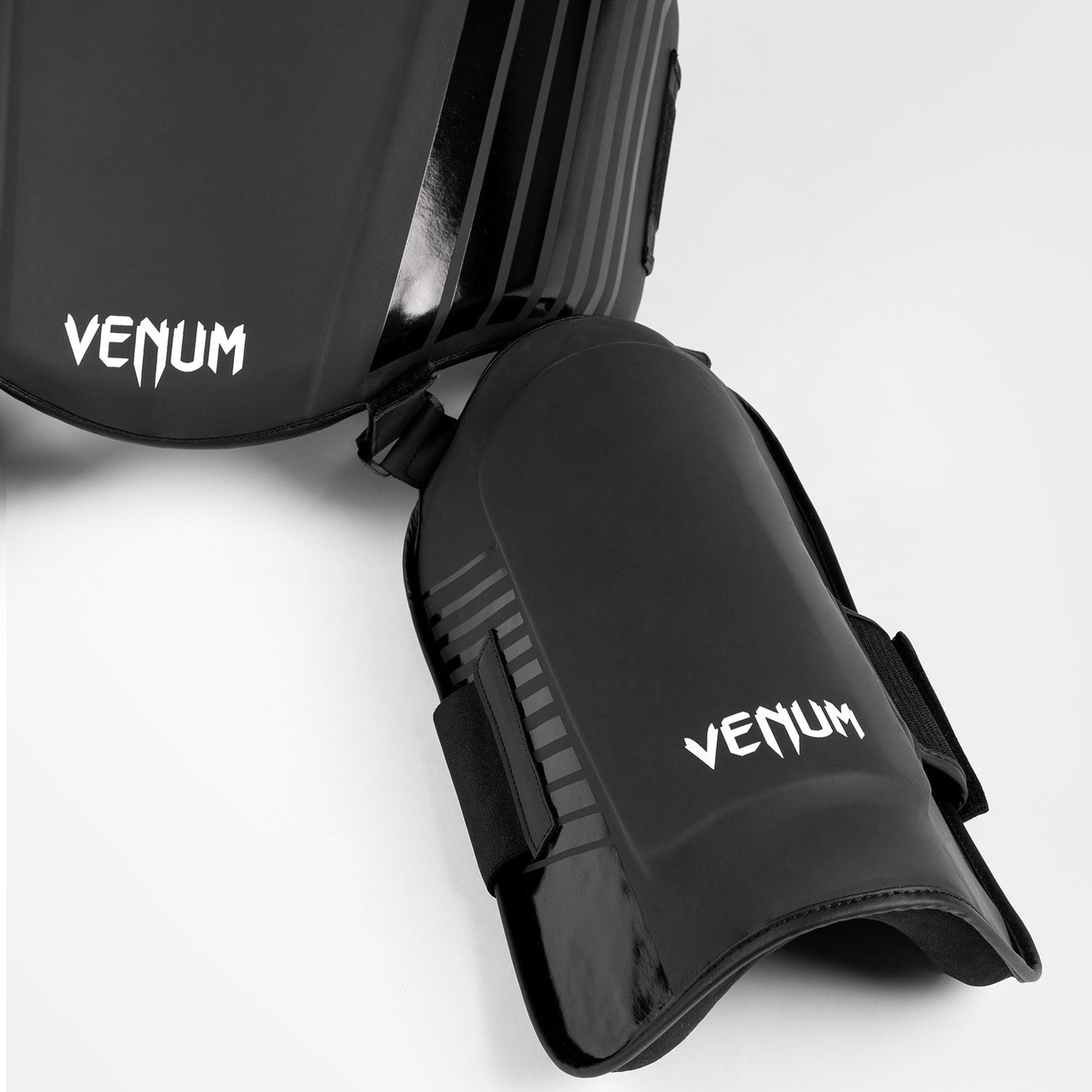 Venum Challenger 腹部及腿部护具 - 黑色/白色