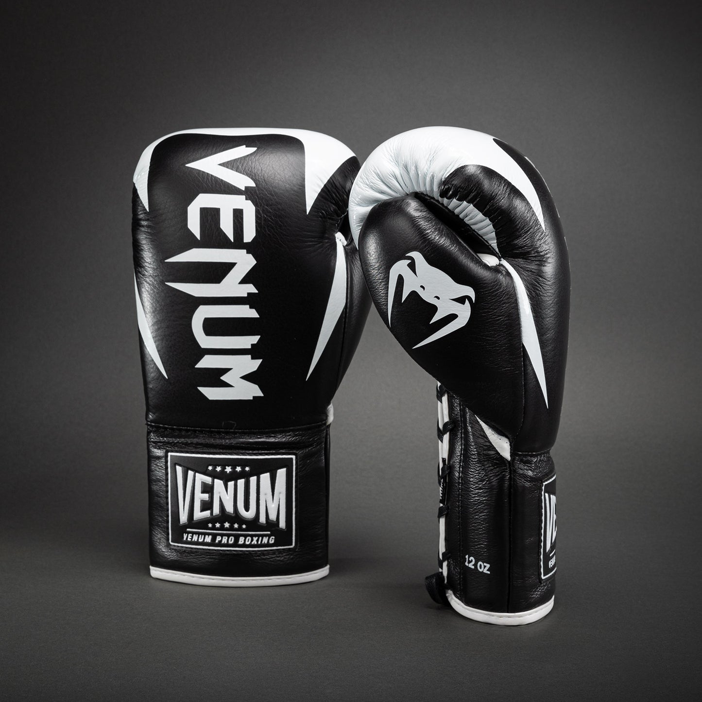 Venum Hammer Pro 拳击手套带系带 – 黑色/白色