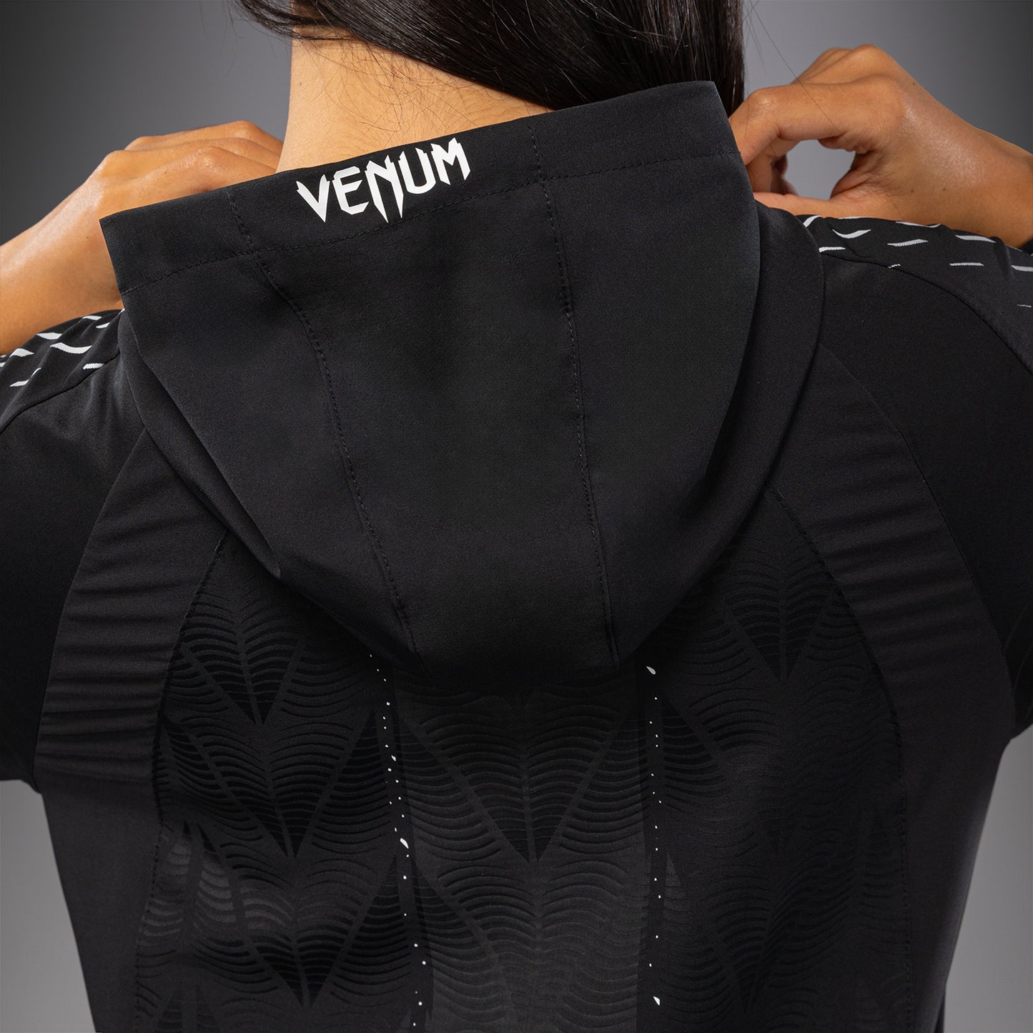 Women's UFC Zenith by Venum 正品战斗之夜出场连帽衫 – 黑色
