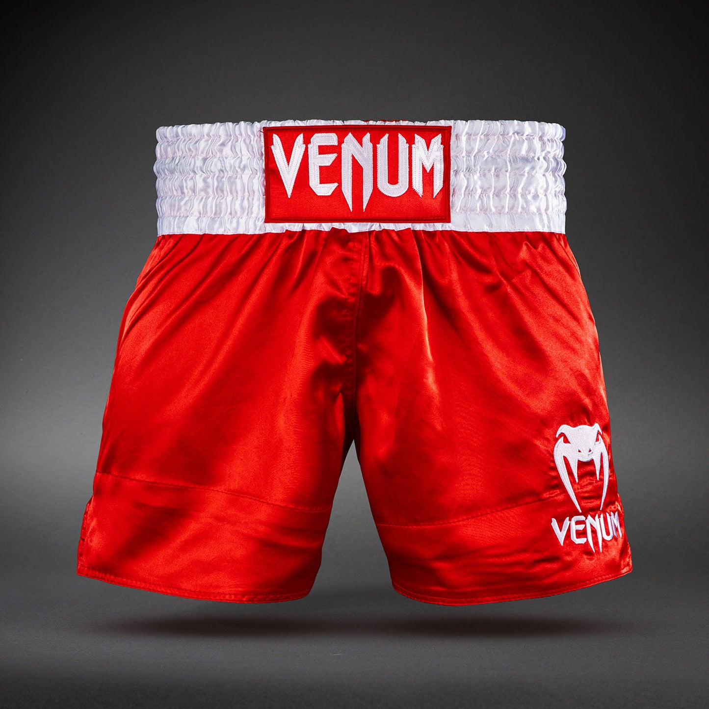 Venum Classic 泰拳短裤 – 红色