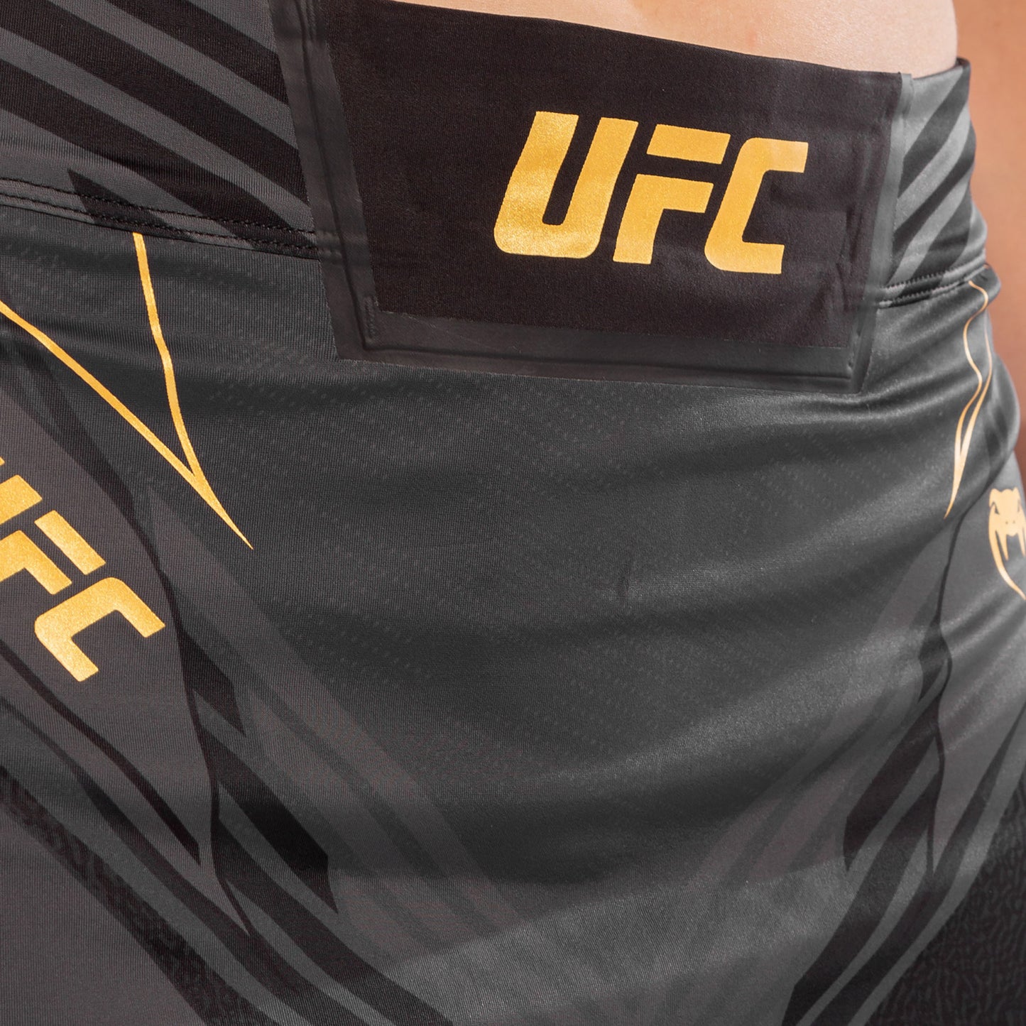 UFC Venum Authentic Fight Night 女士格斗短裙–冠军