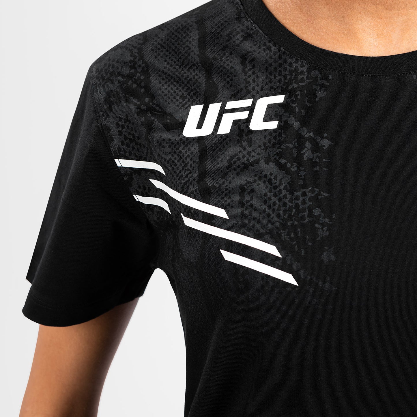 UFC Adrenaline by Venum 女士款短袖T恤 – 黑色