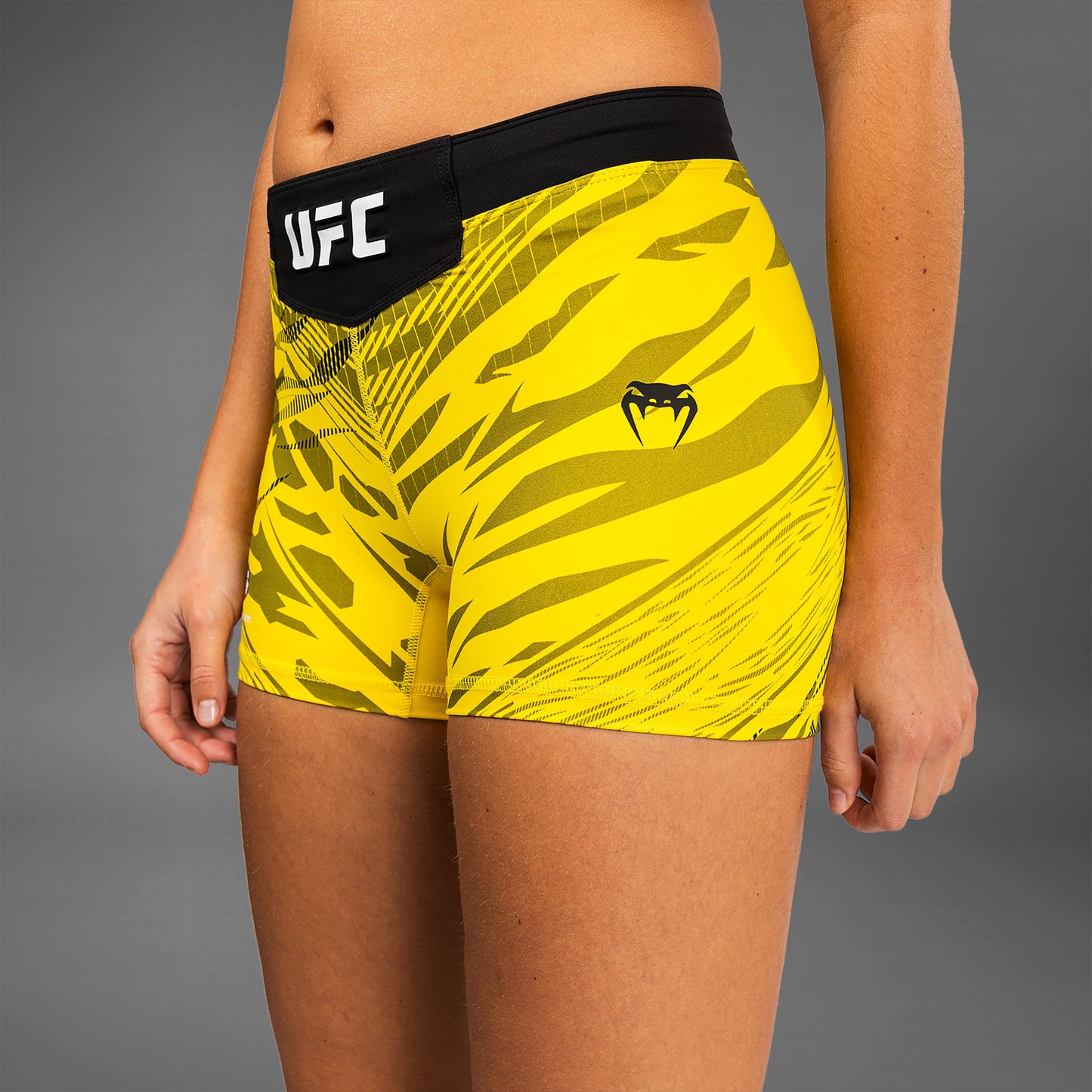UFC Fusion by Venum 女士综合格斗短裤 – 短款 – 黄色