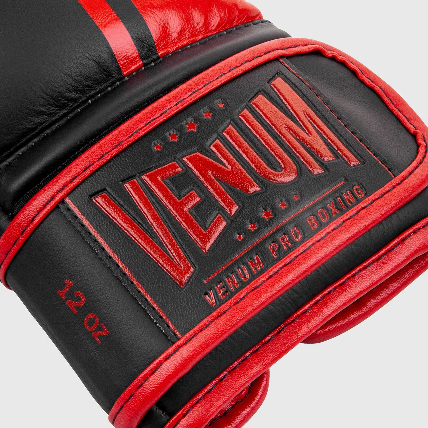 Venum Shield Pro 拳击手套魔术贴 – 黑色/红色
