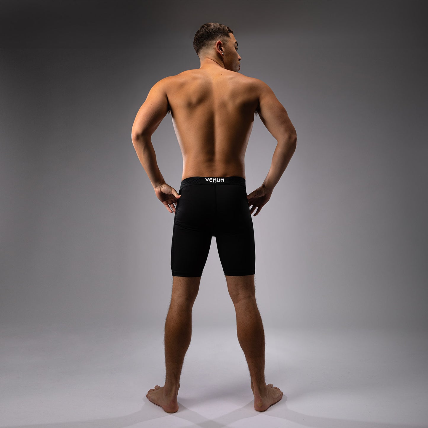 Venum Tactical XT 综合格斗短裤 – 黑色/火红色