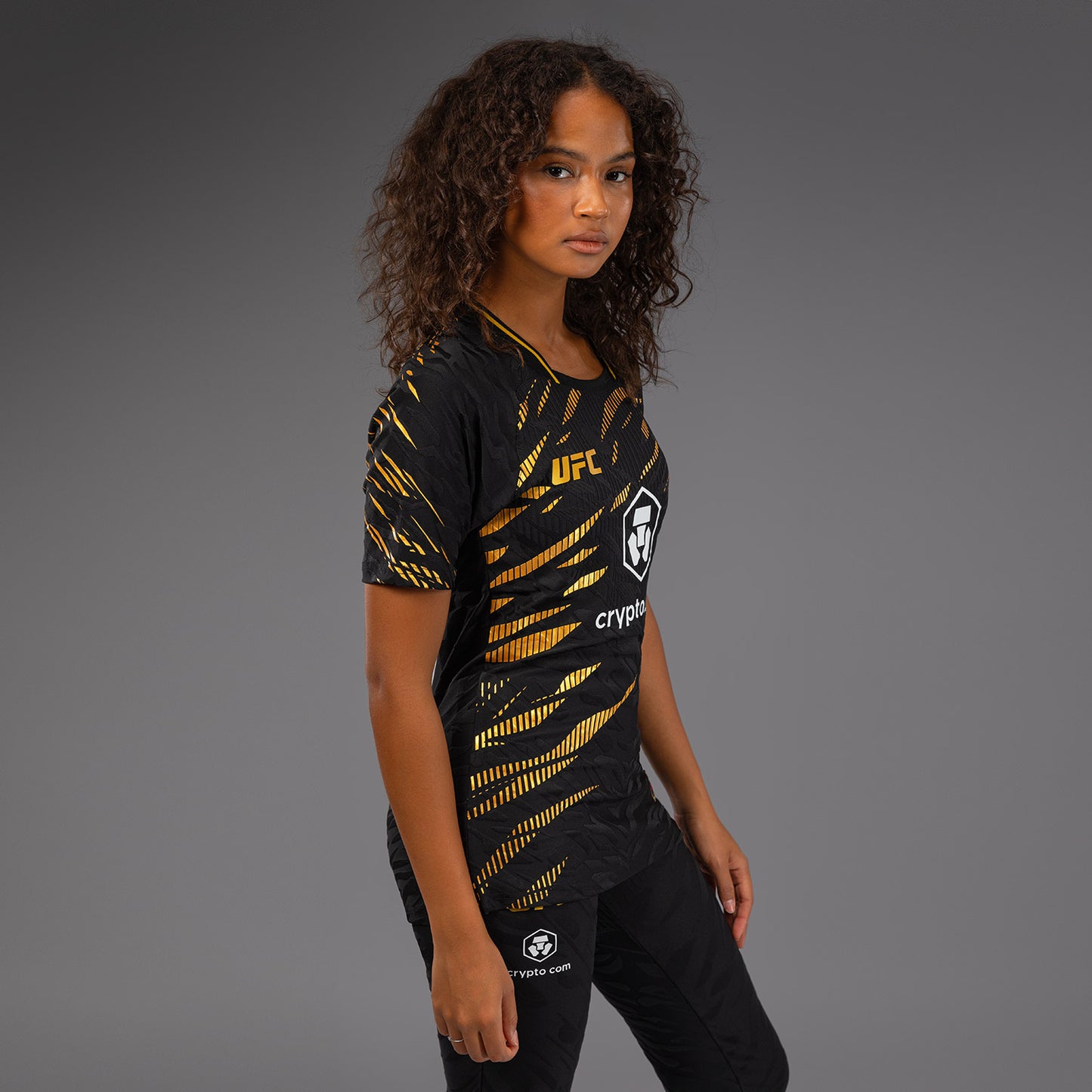 UFC Fusion by Venum Authentic Fight Night 女士款出场球衣 – 冠军