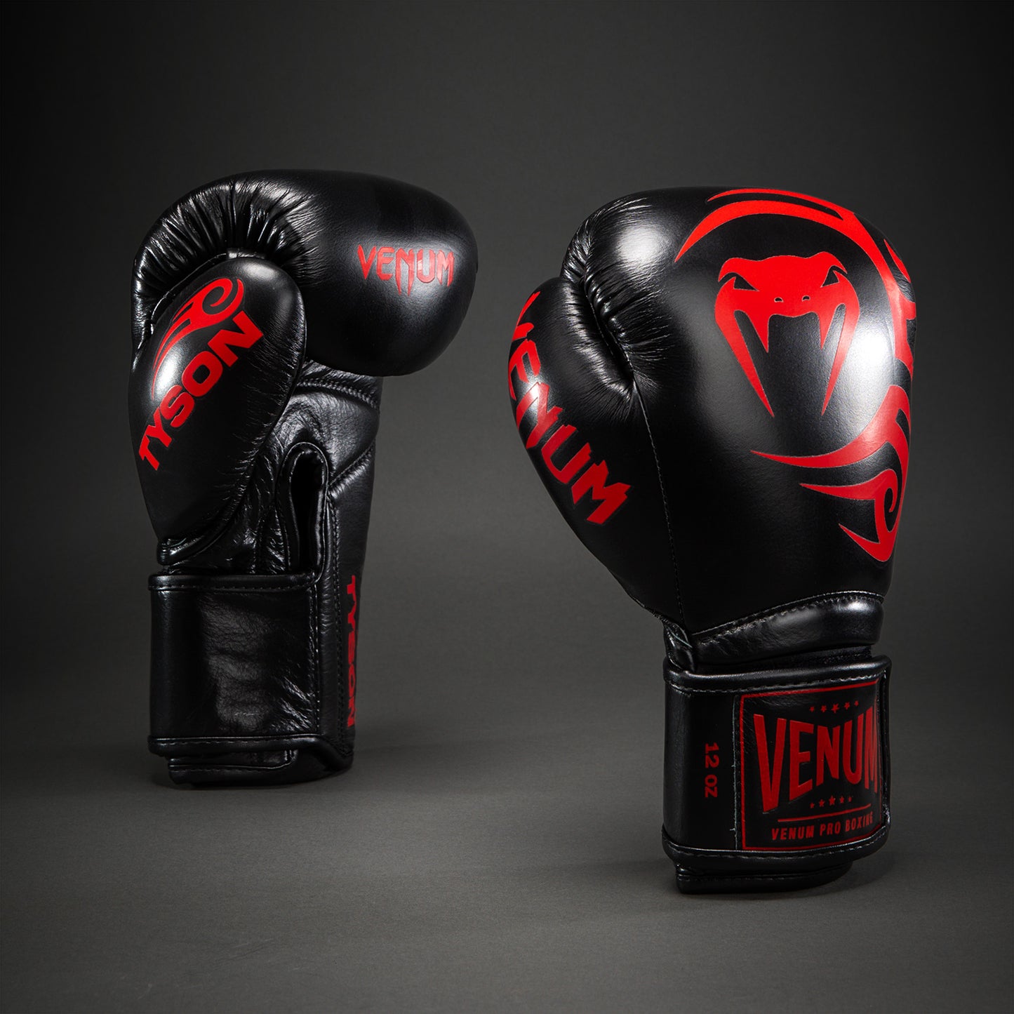 Venum Giant 2.0 Mike Tyson Pro 拳击手套 – 黑色/红色