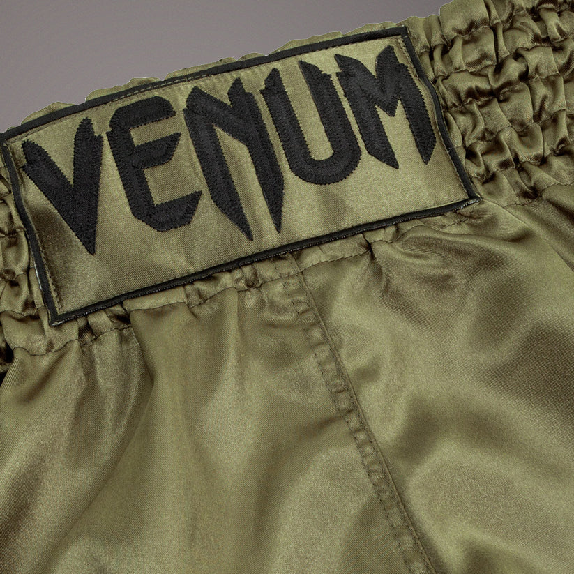 Venum Classic 泰拳短裤 – 卡其色/黑色