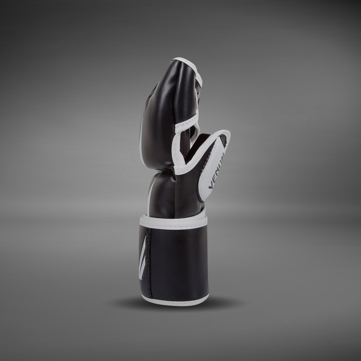 Venum Challenger MMA手套 – 黑色