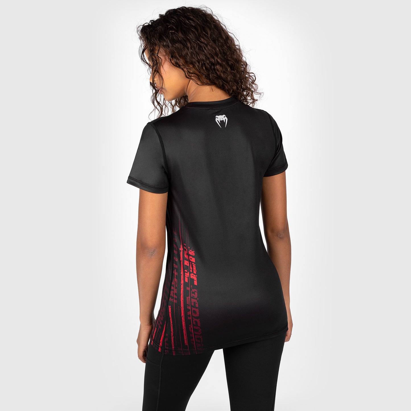 UFC Venum Performance Institute 2.0 女士 Dry Tech T恤 – 黑色/红色
