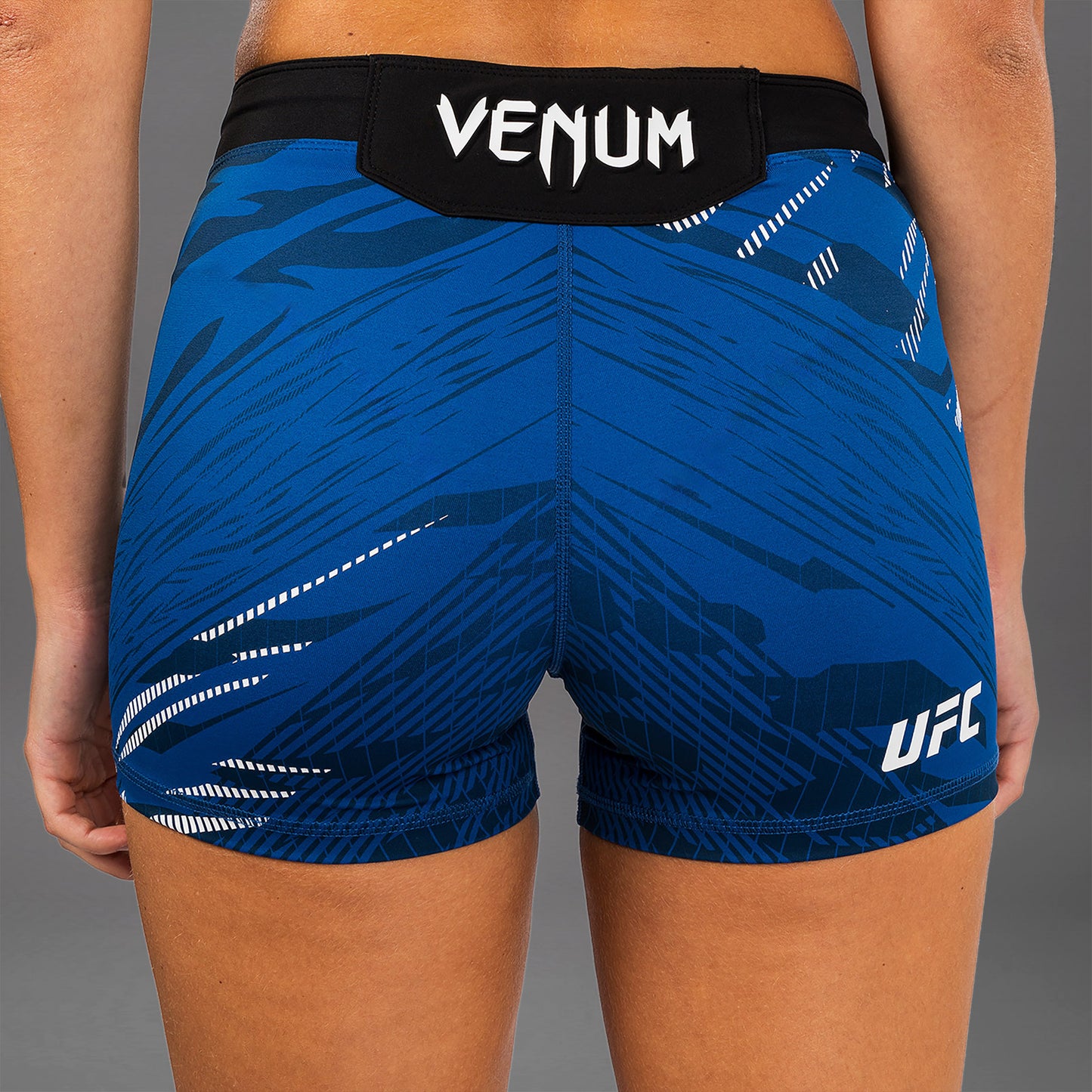 UFC Fusion by Venum 女士综合格斗短裤–短款–蓝色
